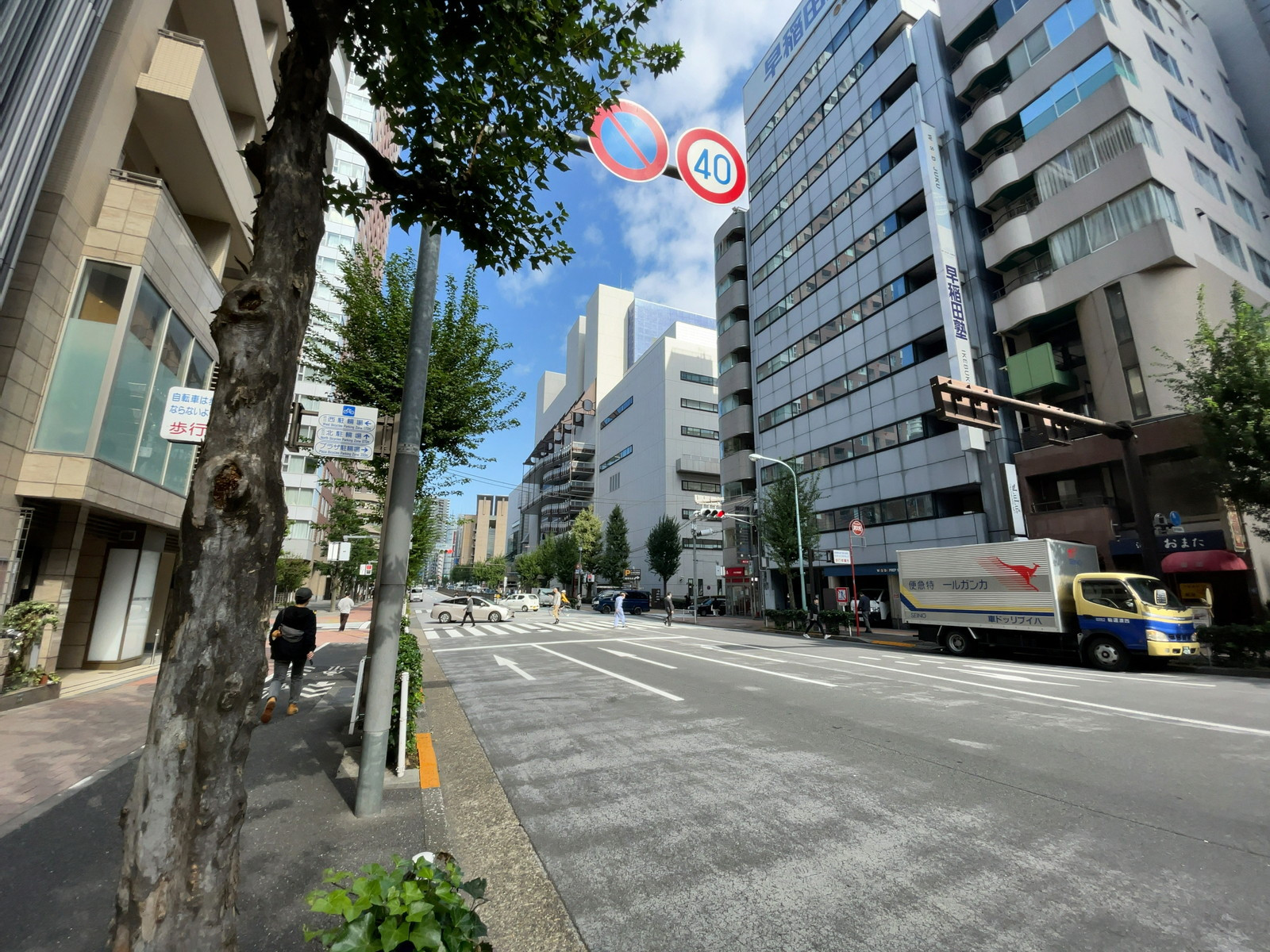 西池袋パークフロント前面の劇場通り