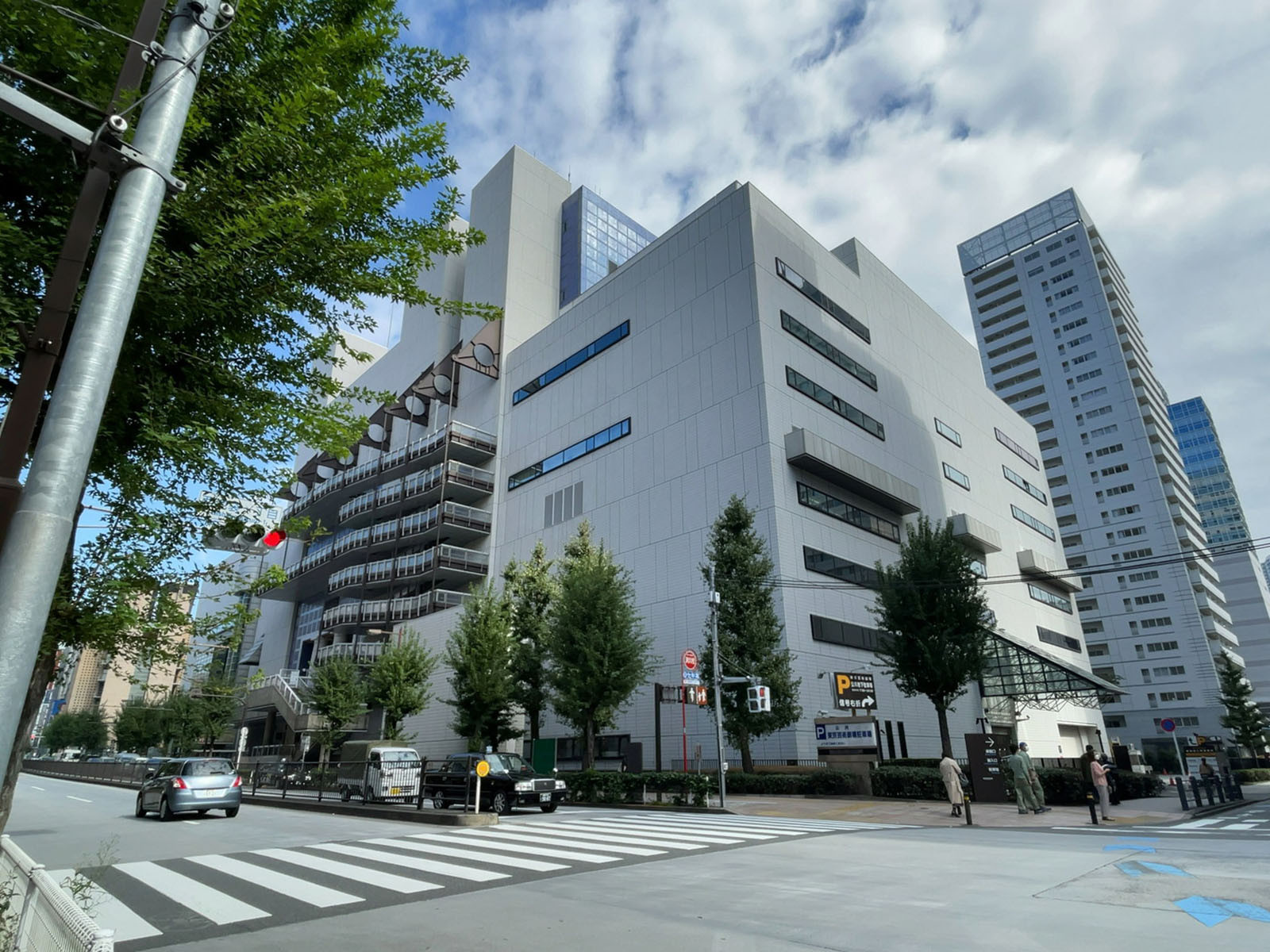 徒歩2分の東京芸術劇場