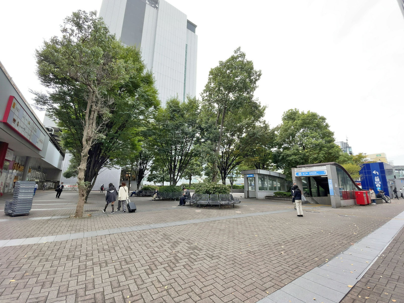 新横浜SRビル前面の通り