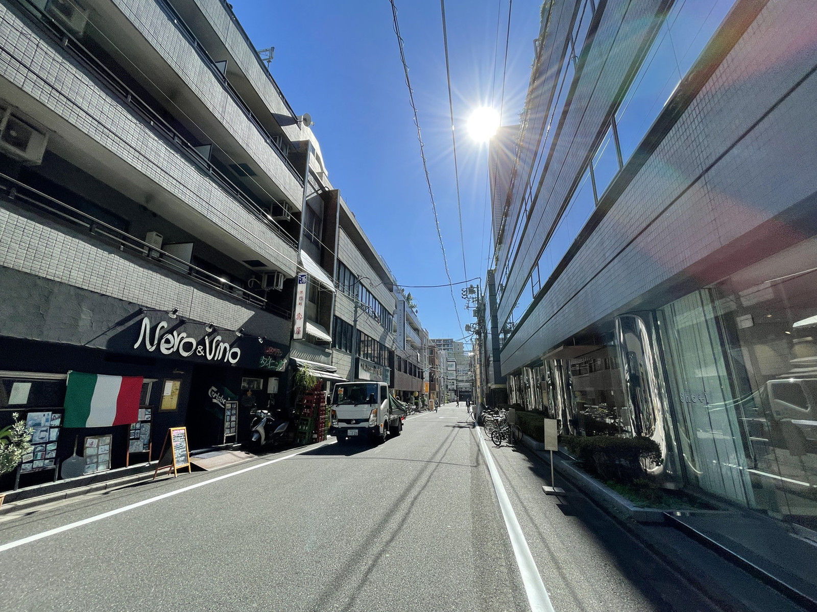 長谷川ビル前面の通り