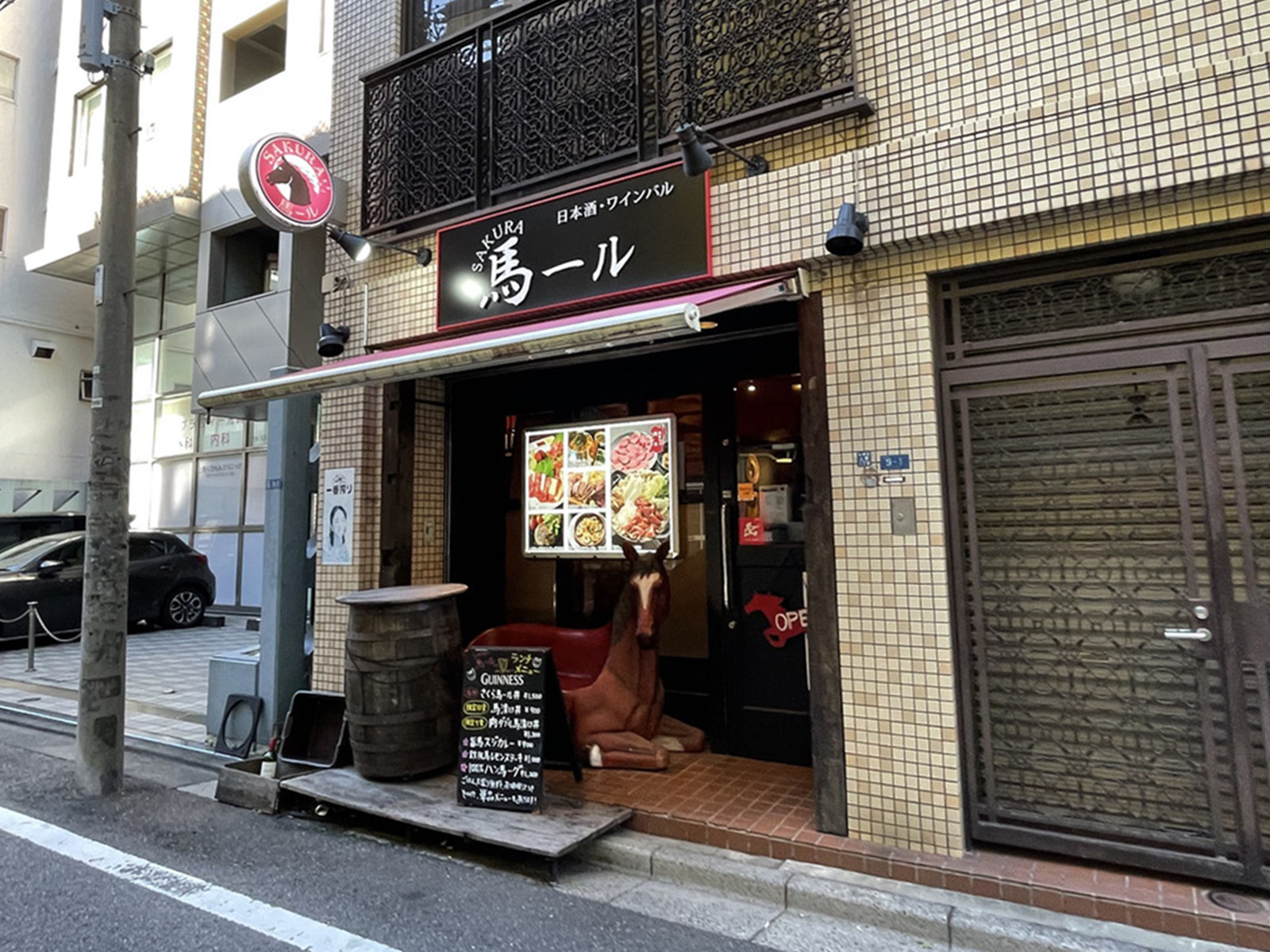 周辺には飲食店が点在