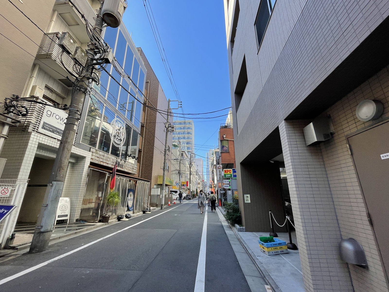 LCビル前面の通り