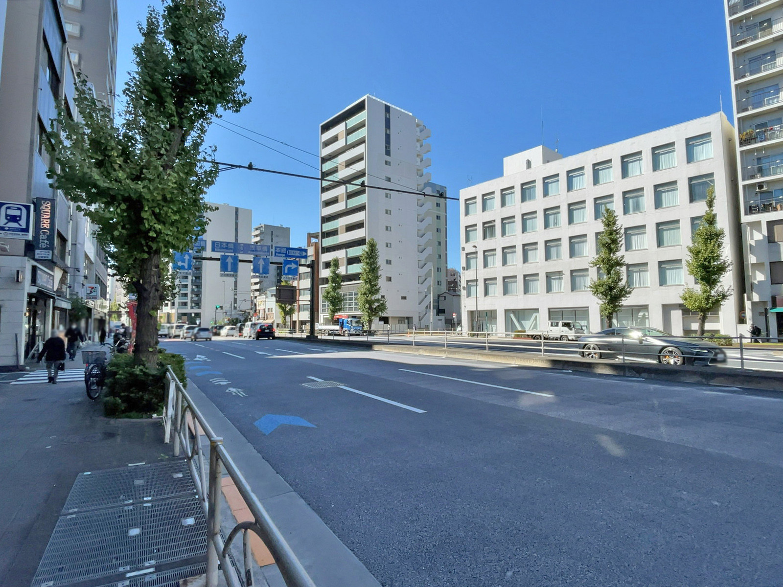 ダイシンビル前面の江戸通り