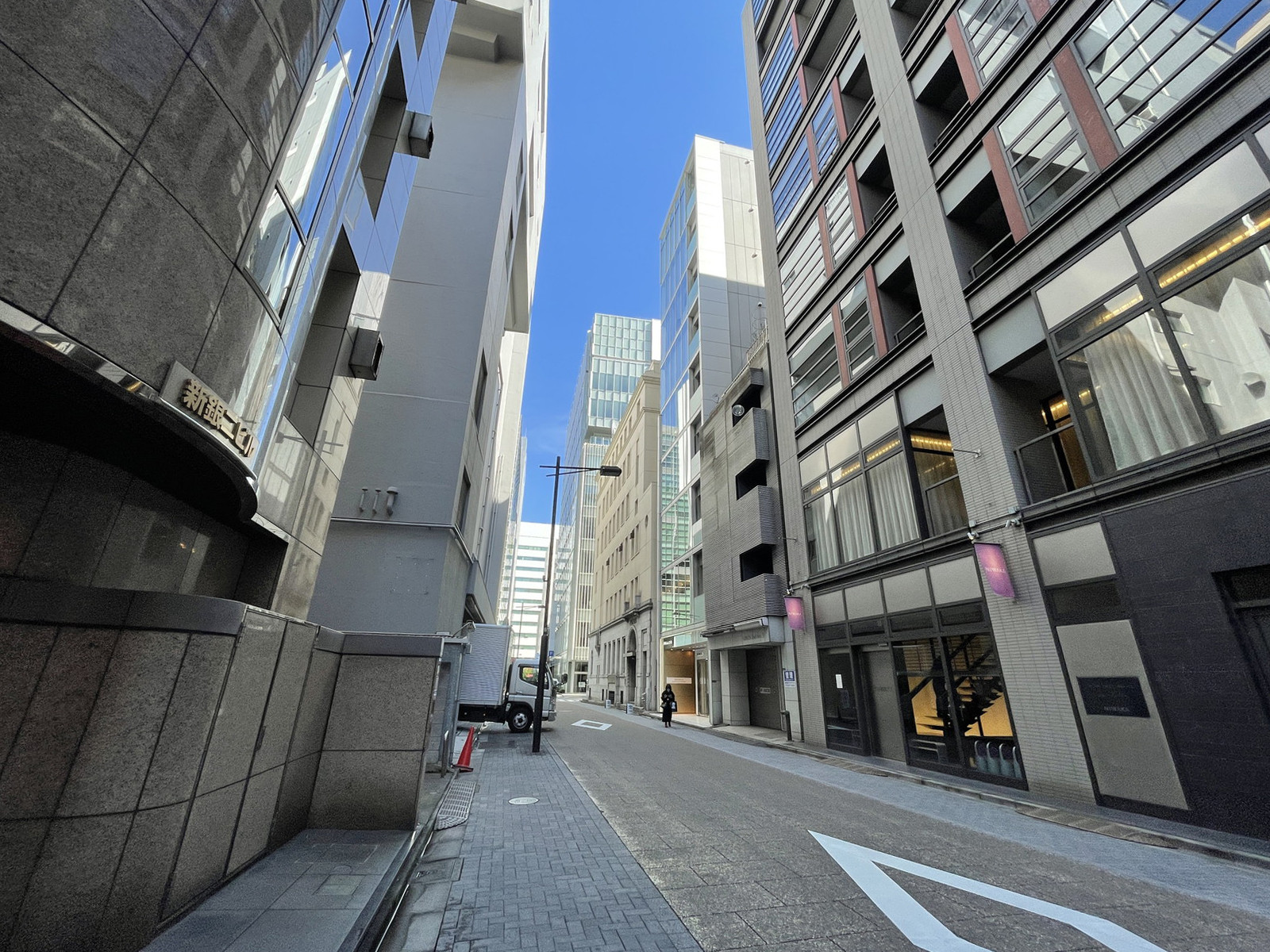 グランベル銀座ビル前面の通り