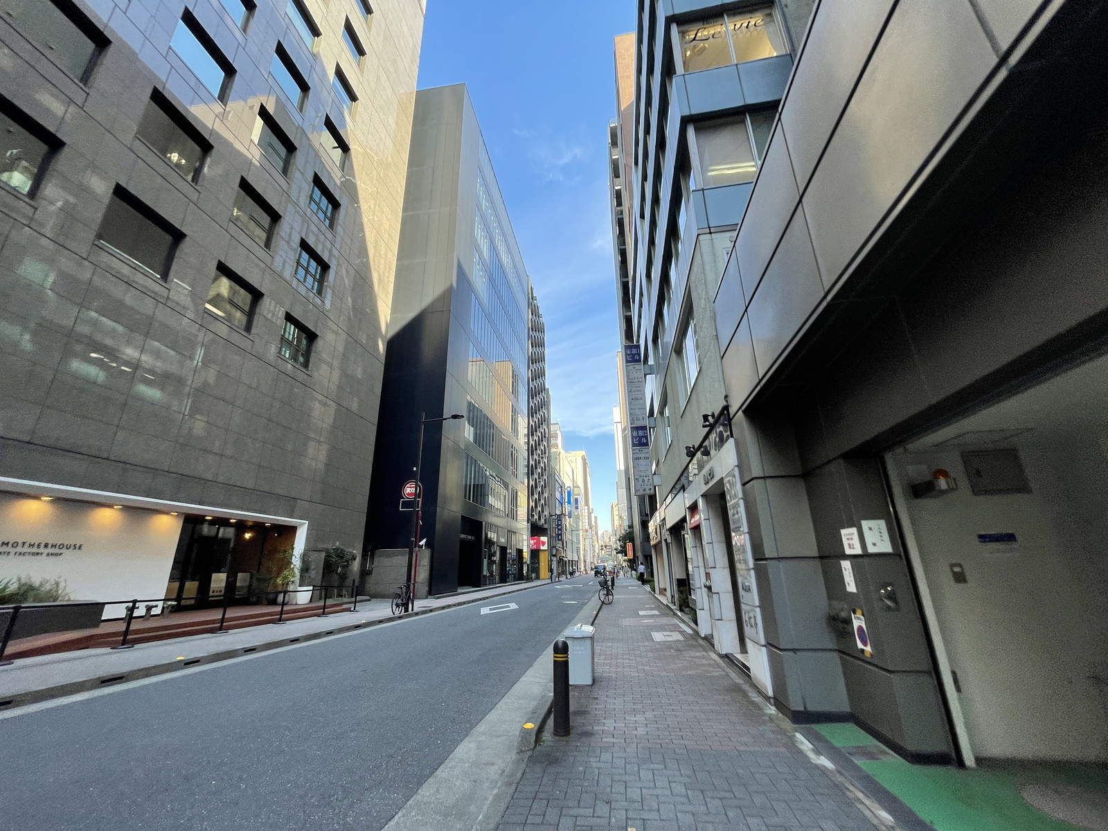 トレランス銀座ビルディング前面の通り