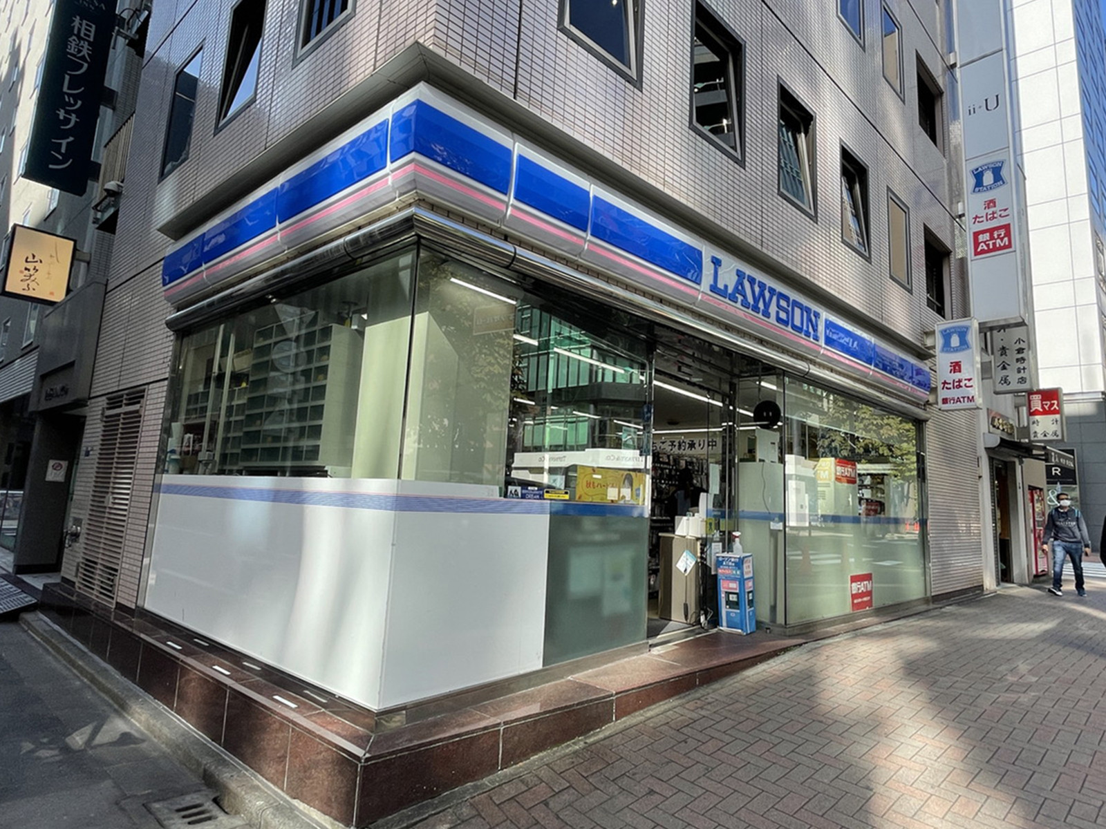 徒歩2分のローソン 銀座3丁目店