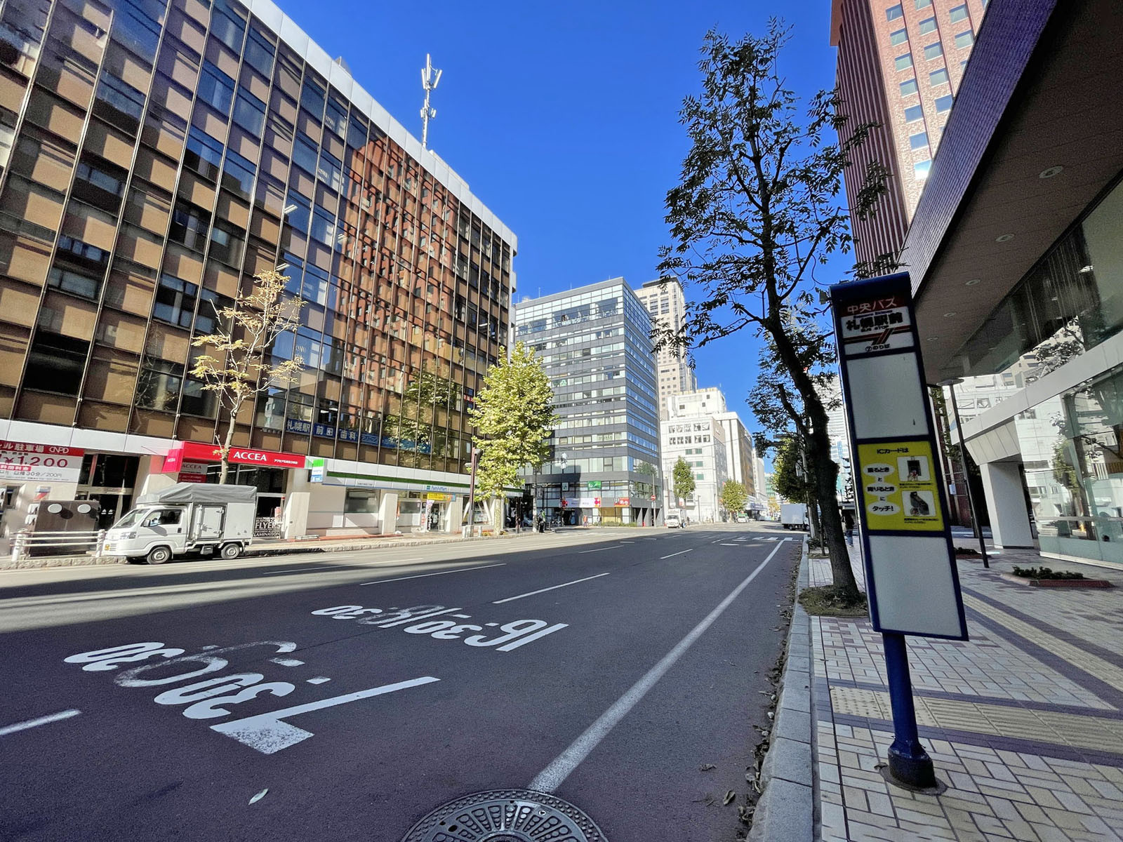 札幌ブリックキューブ前面の通り