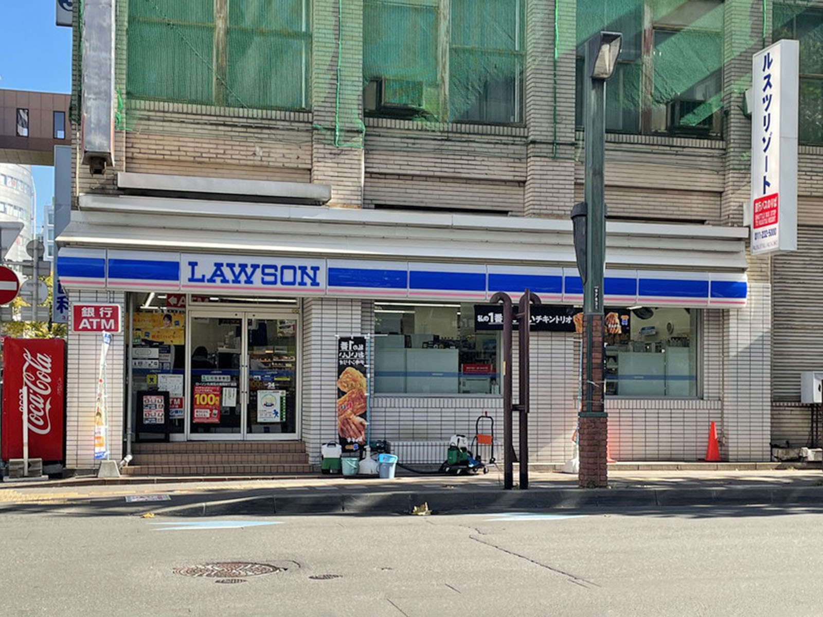 徒歩1分のローソン札幌北4条西四丁目店