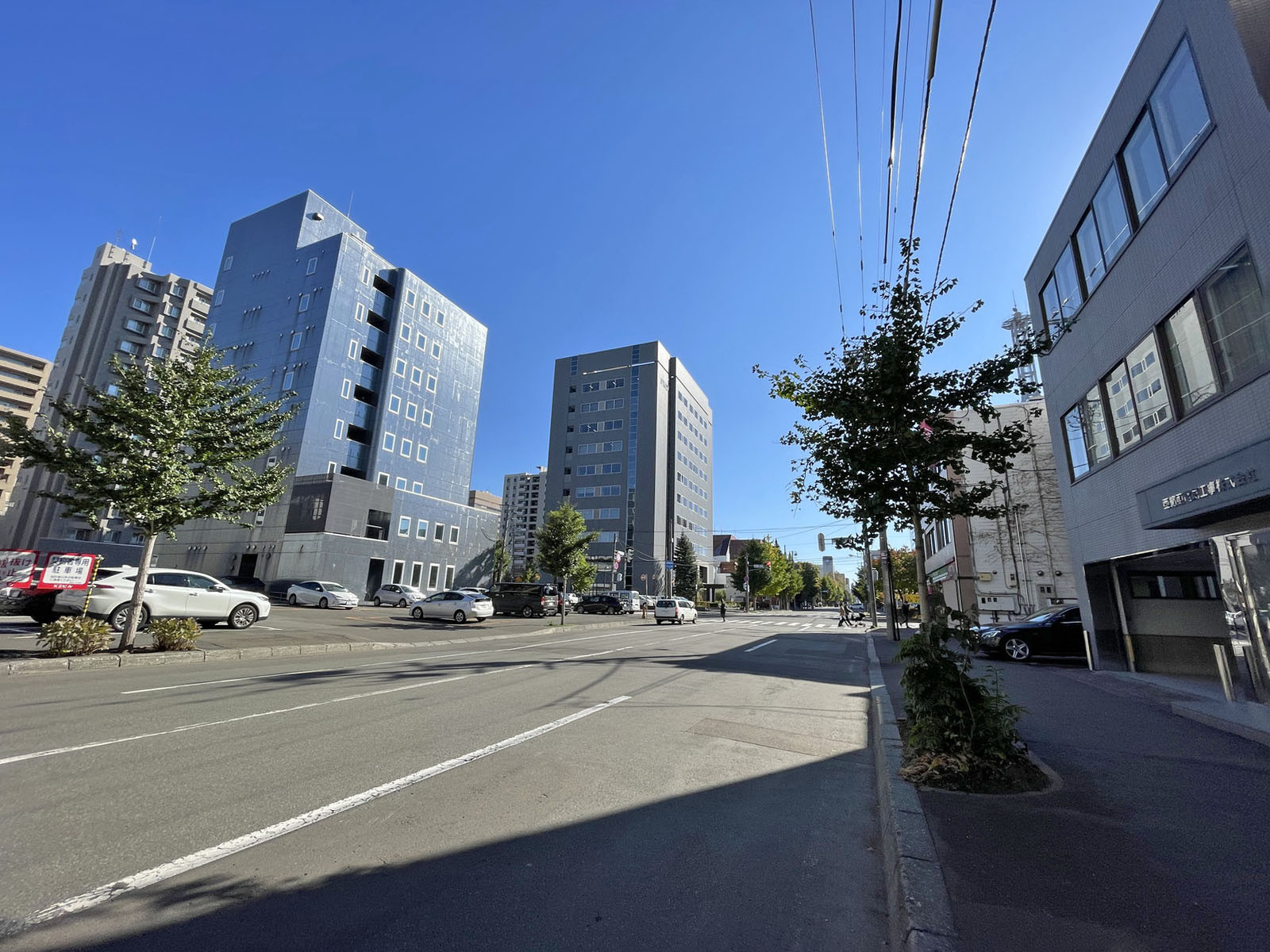 第3住販ビル前面の通り