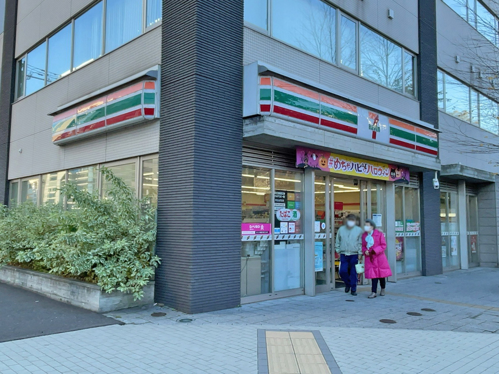 至近のセブン-イレブン 札幌大通西13丁目店