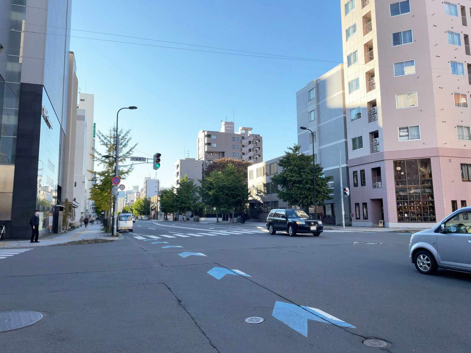 けいほくビル前面の大通