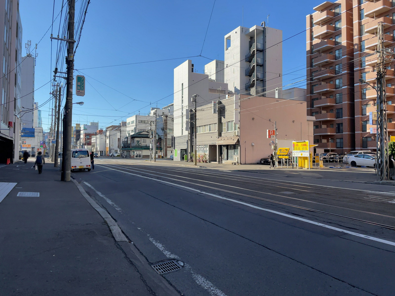 シティセンタービル前面の南1条通