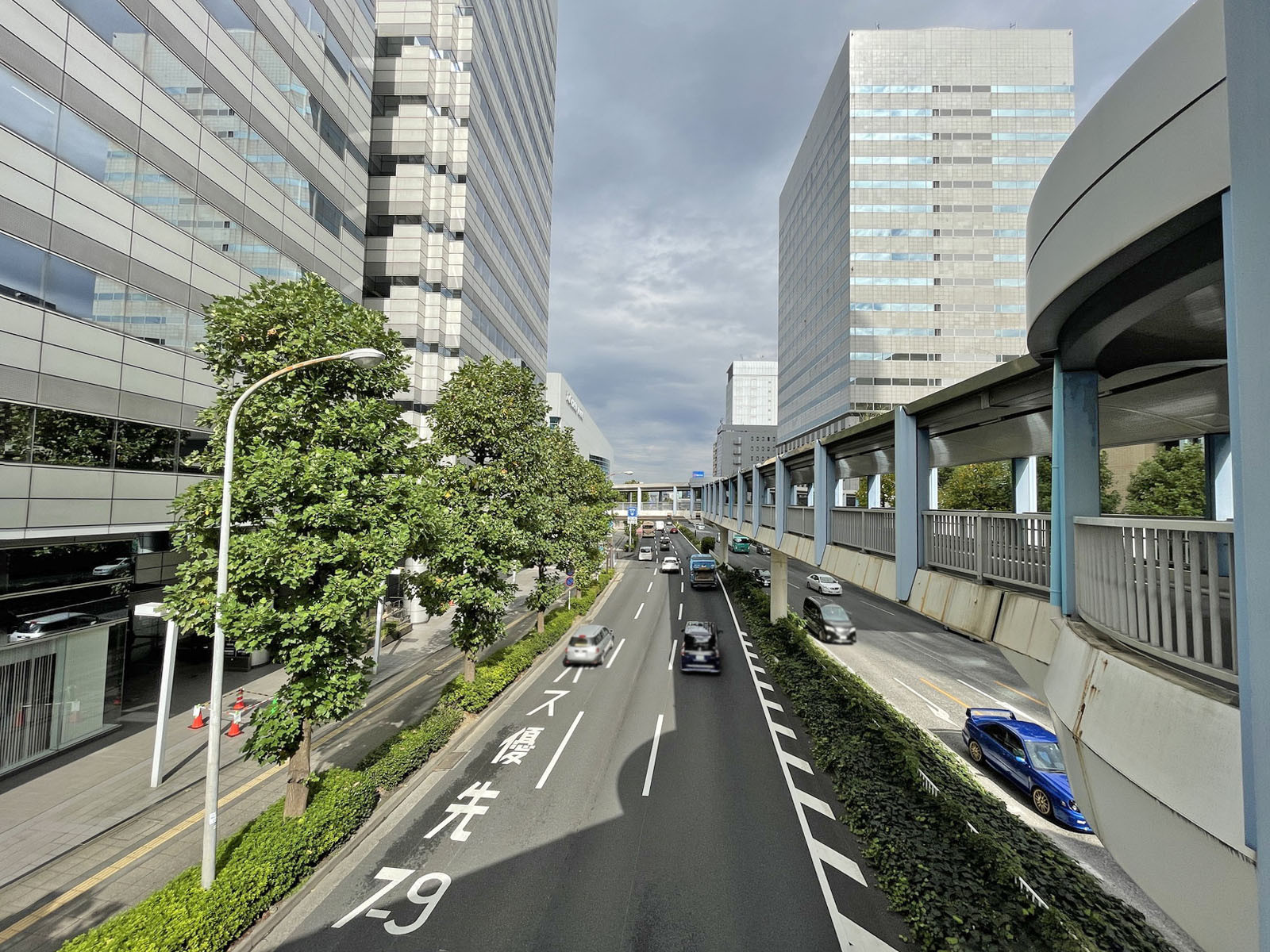 新横浜TECH A館前面の通り