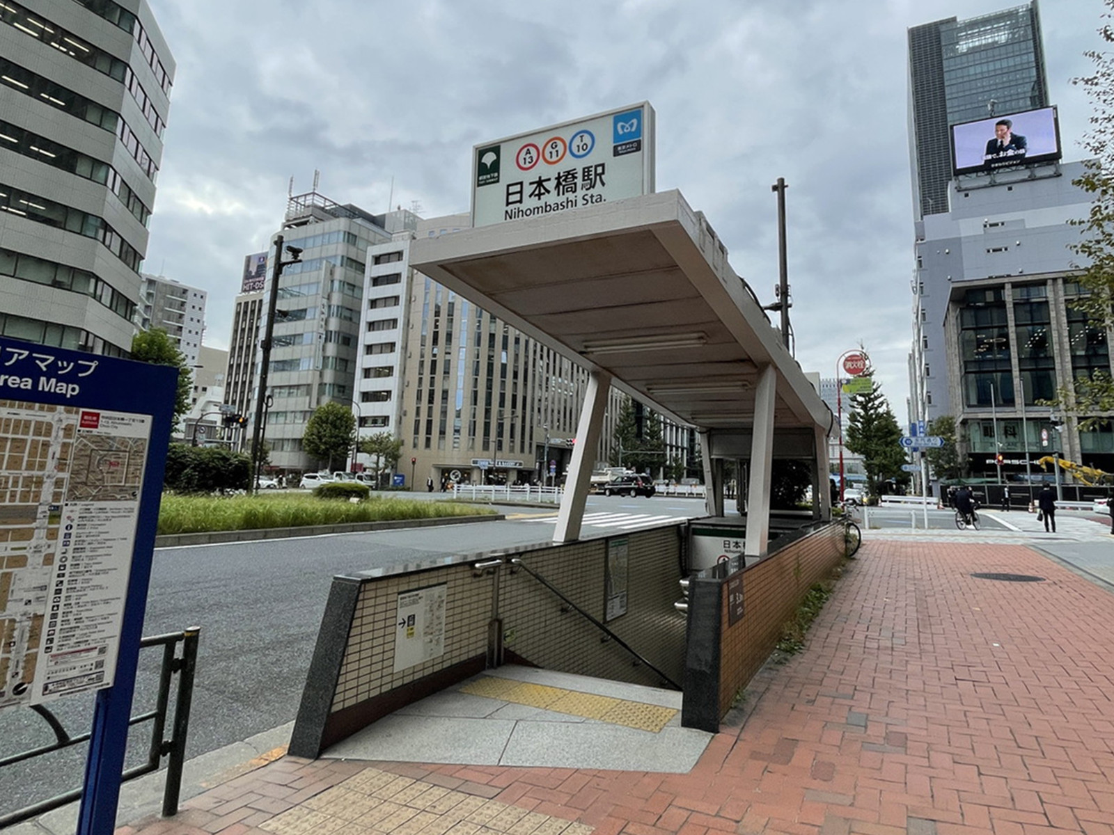 最寄りの「日本橋駅」