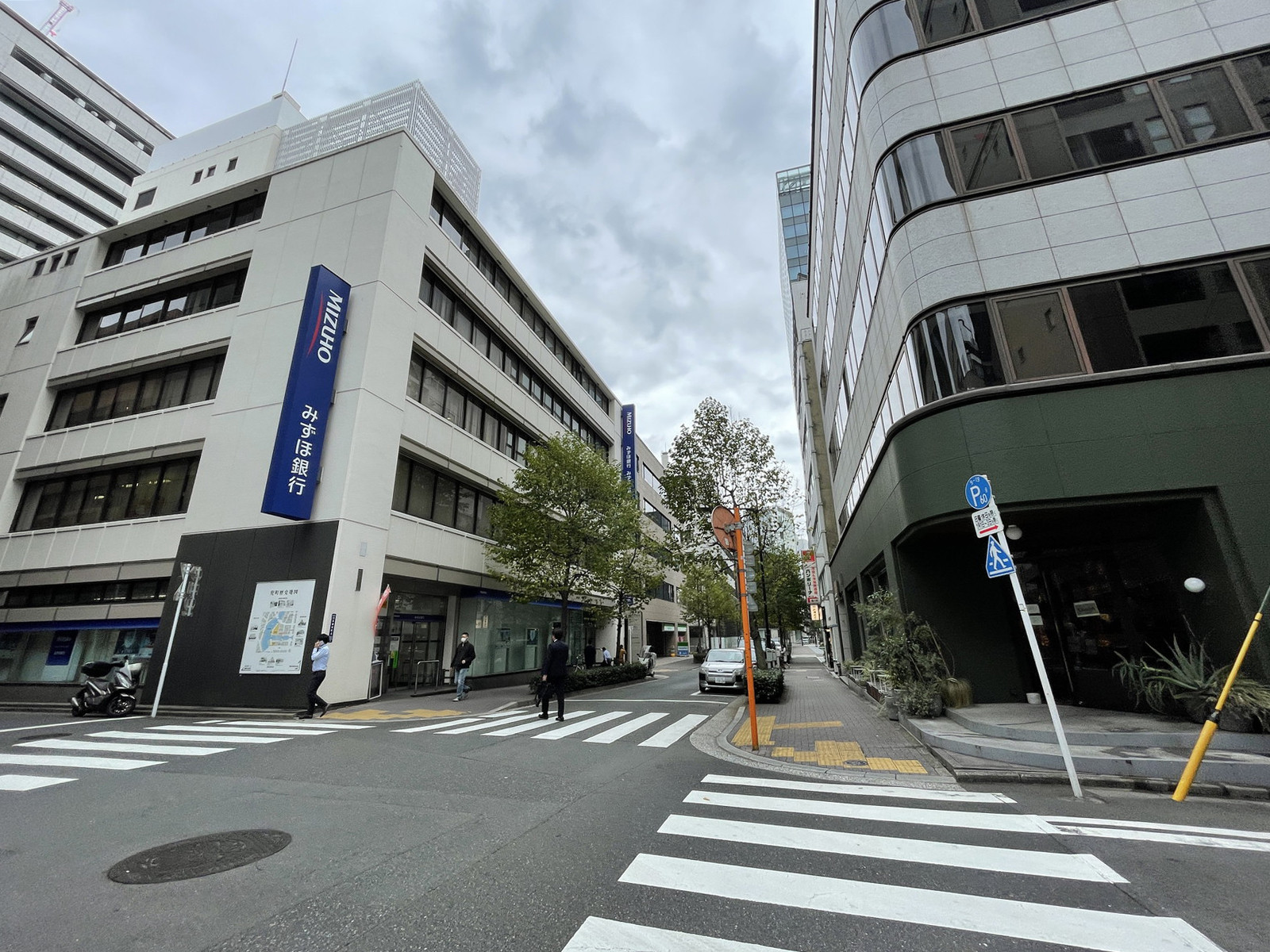 兜町第2平和ビル前面の通り