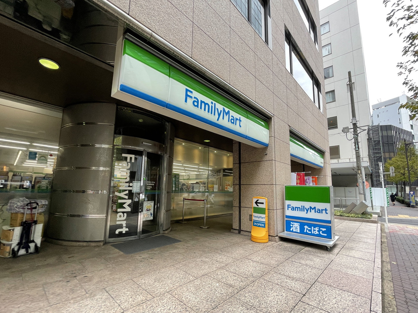 徒歩1分のファミリーマート日本橋兜町店