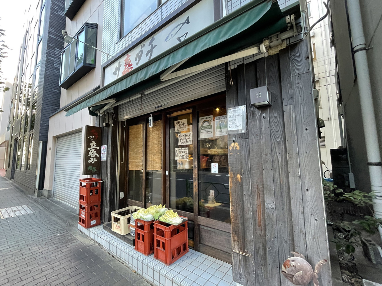 周辺には飲食店が点在