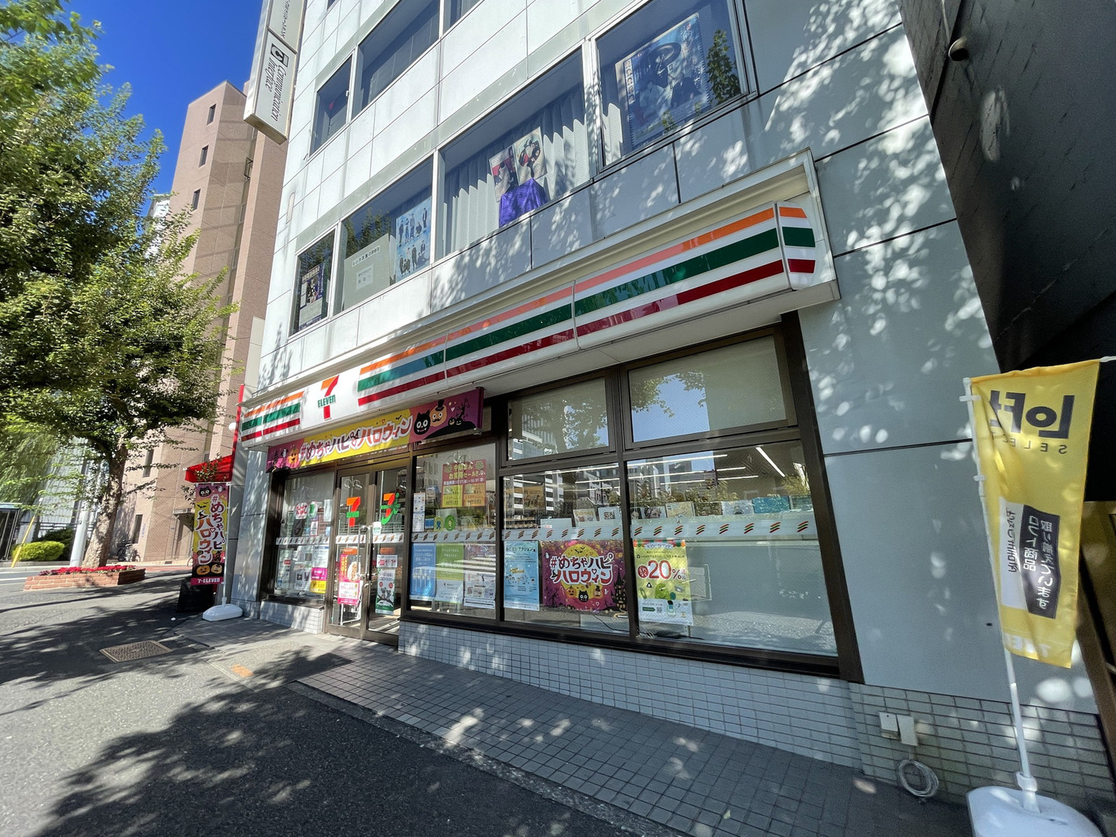 徒歩1分のセブンイレブン中央区区役所前店