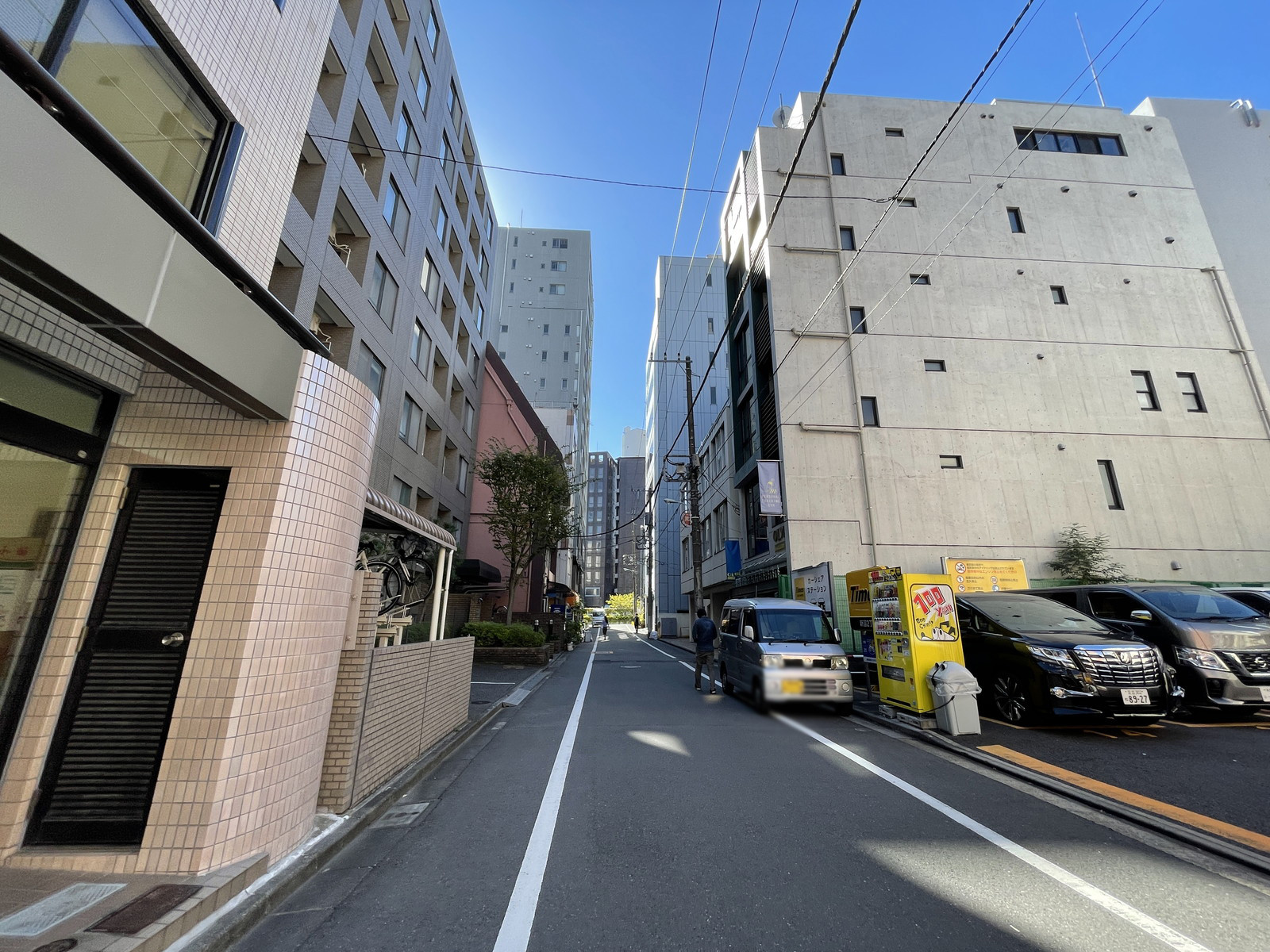 萬光ビル前面の通り