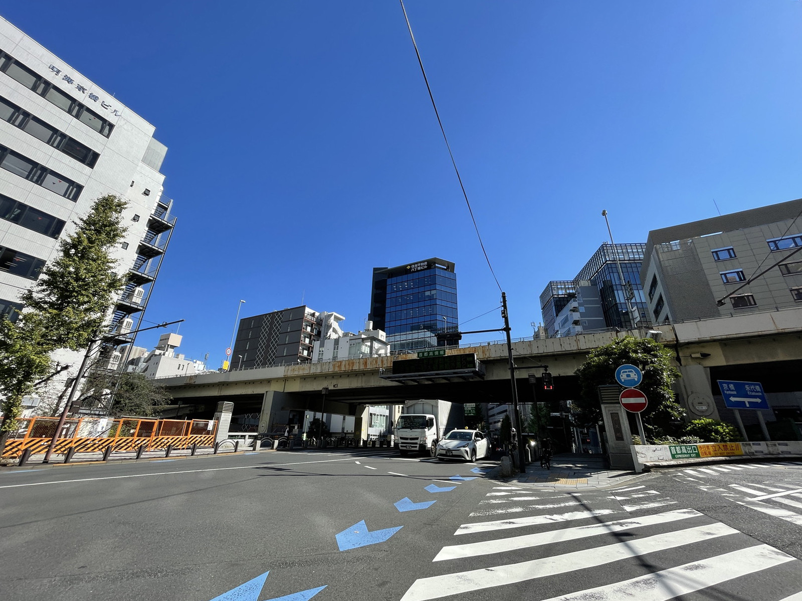 付近の鍛冶橋通り