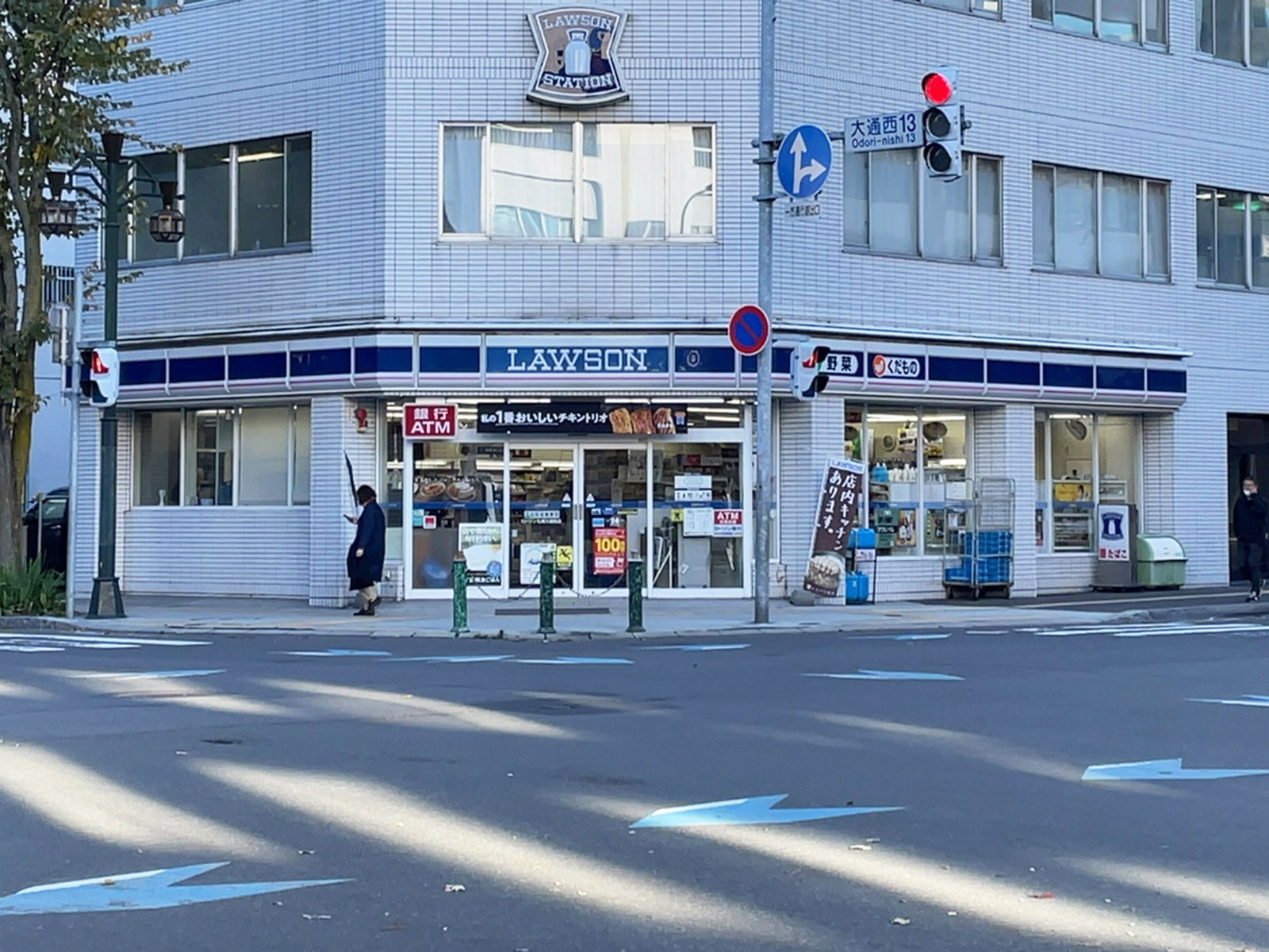 徒歩1分のローソン 札幌大通西店