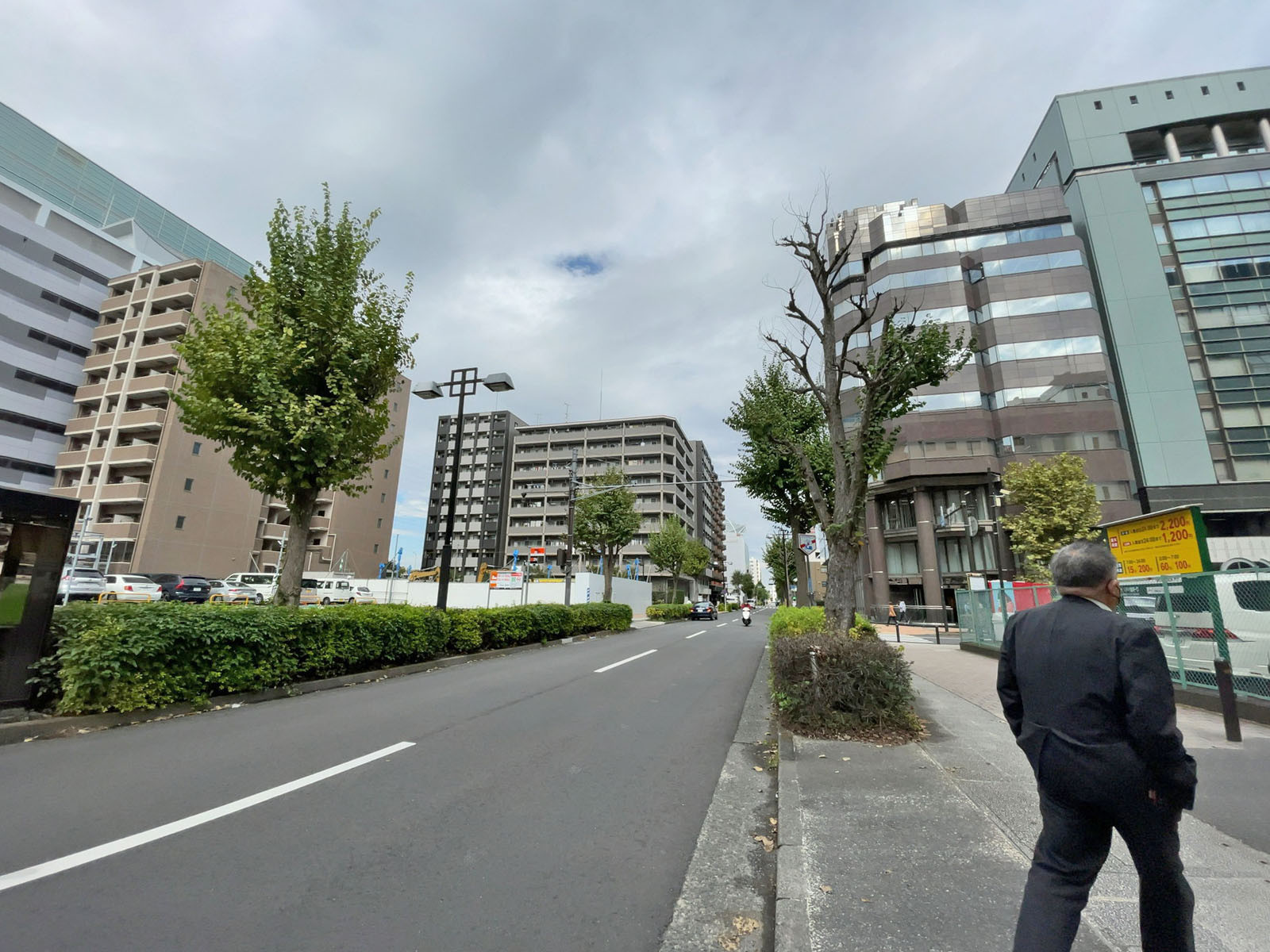 新横浜ICビル前面の通り