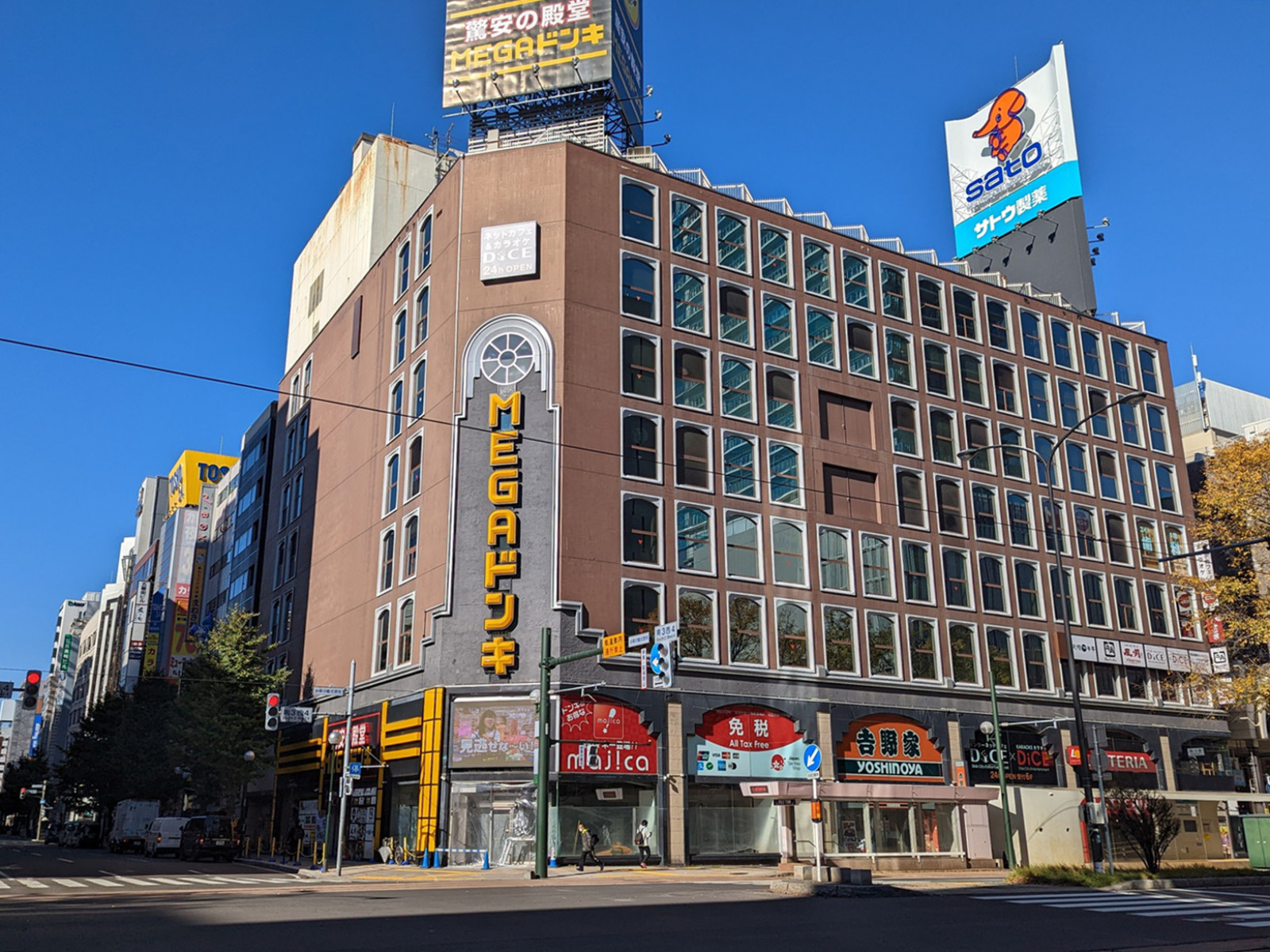 徒歩4分のMEGAドン・キホーテ 札幌狸小路本店