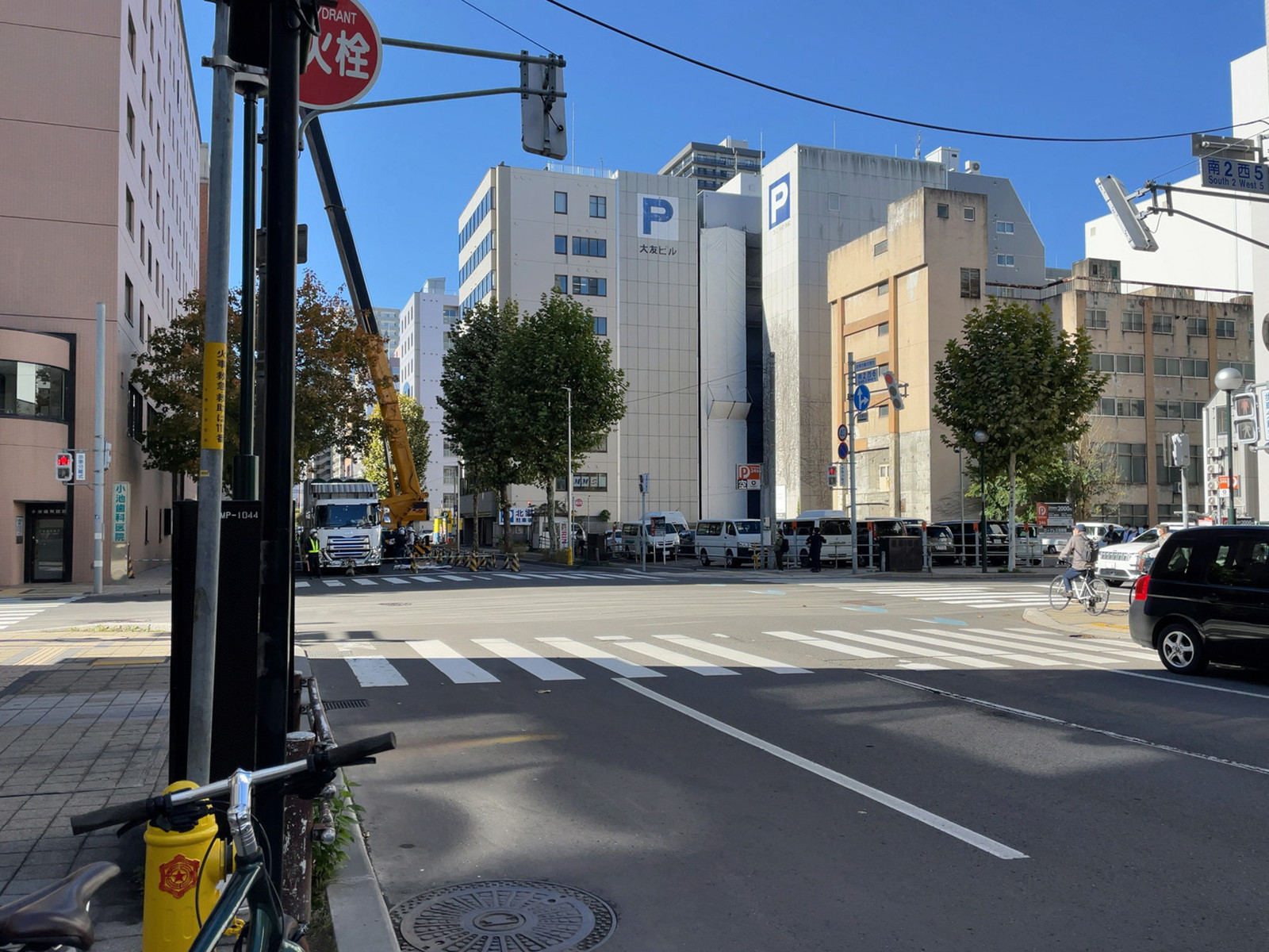 日栄ビル前面の通り
