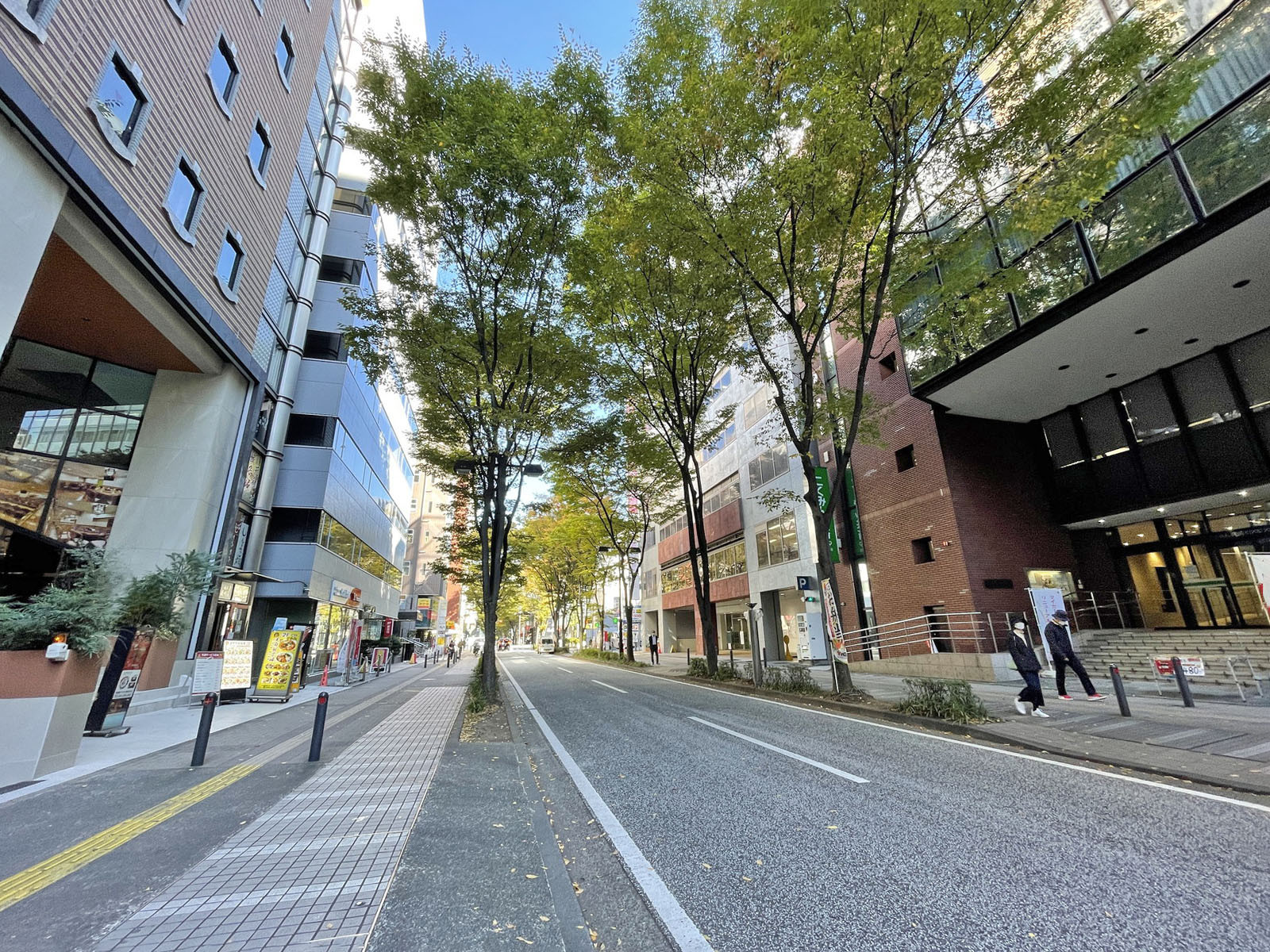 tanoshio shin-yokohama前面の通り
