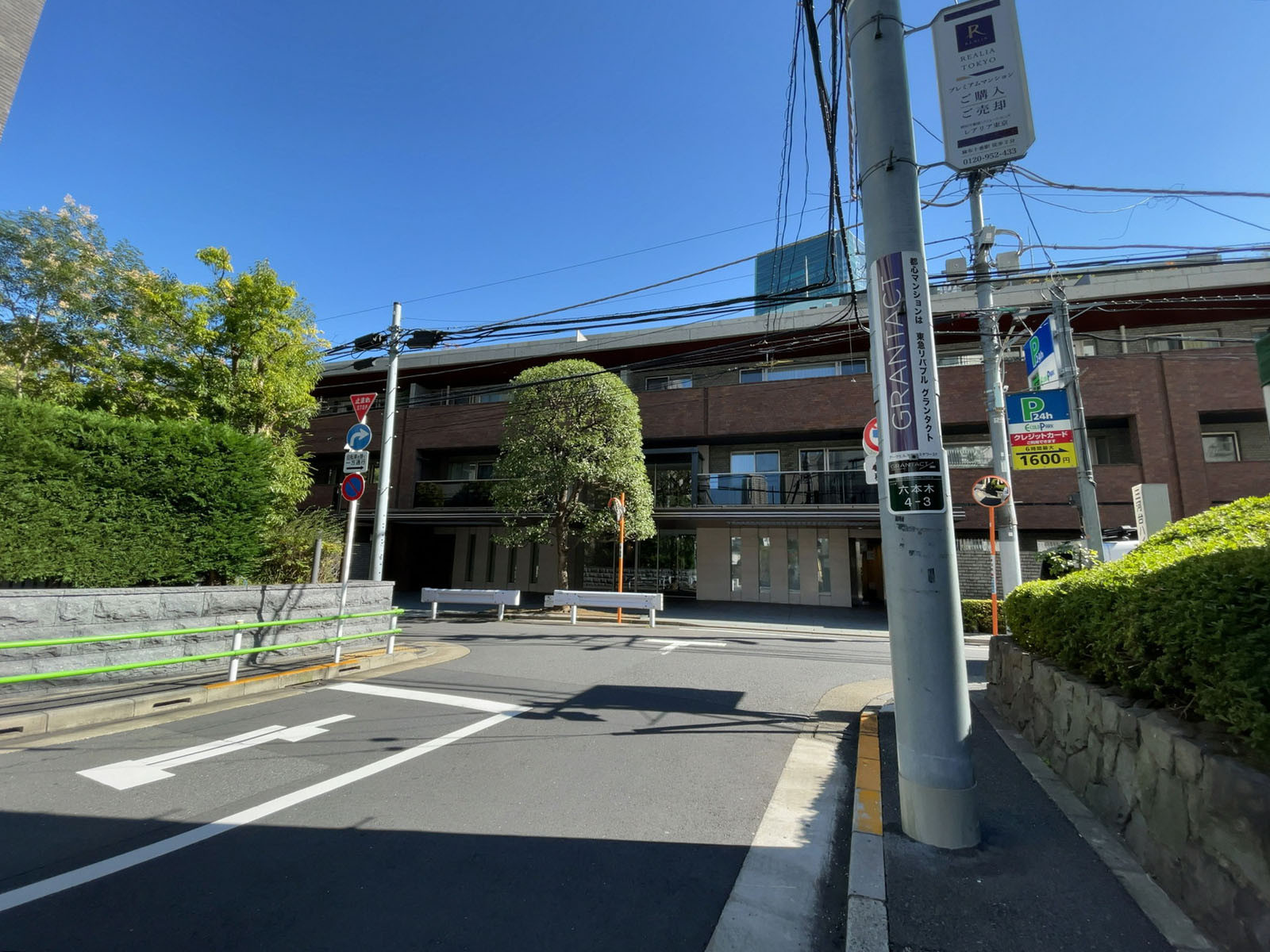 三河台ハイツ前面の通り