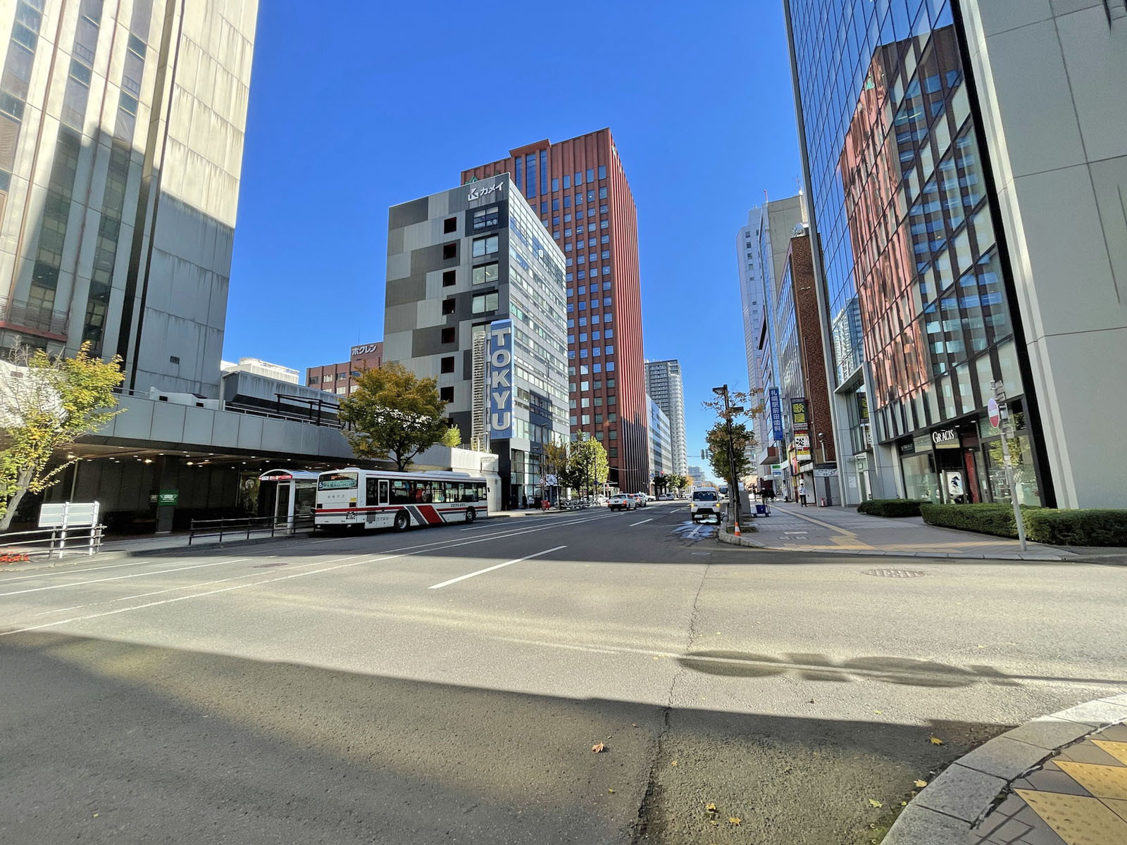 Central Cliff前面の通り