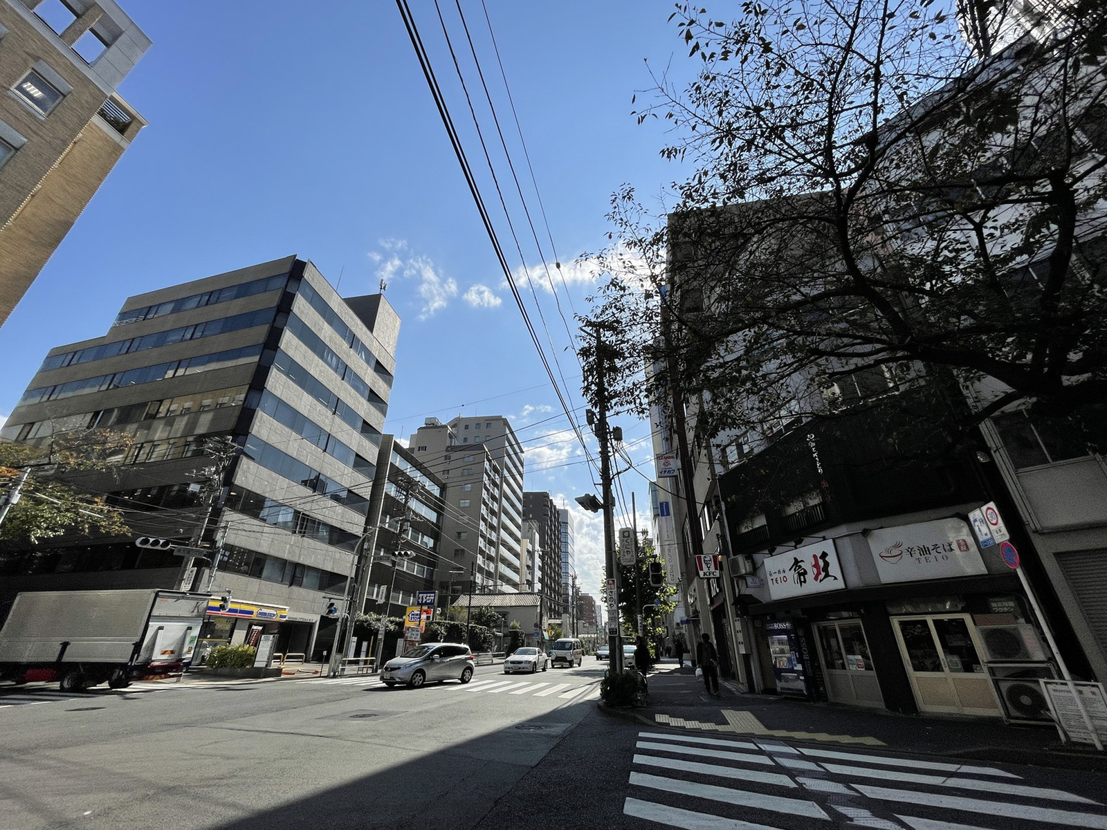 南大塚ビル前面の通り