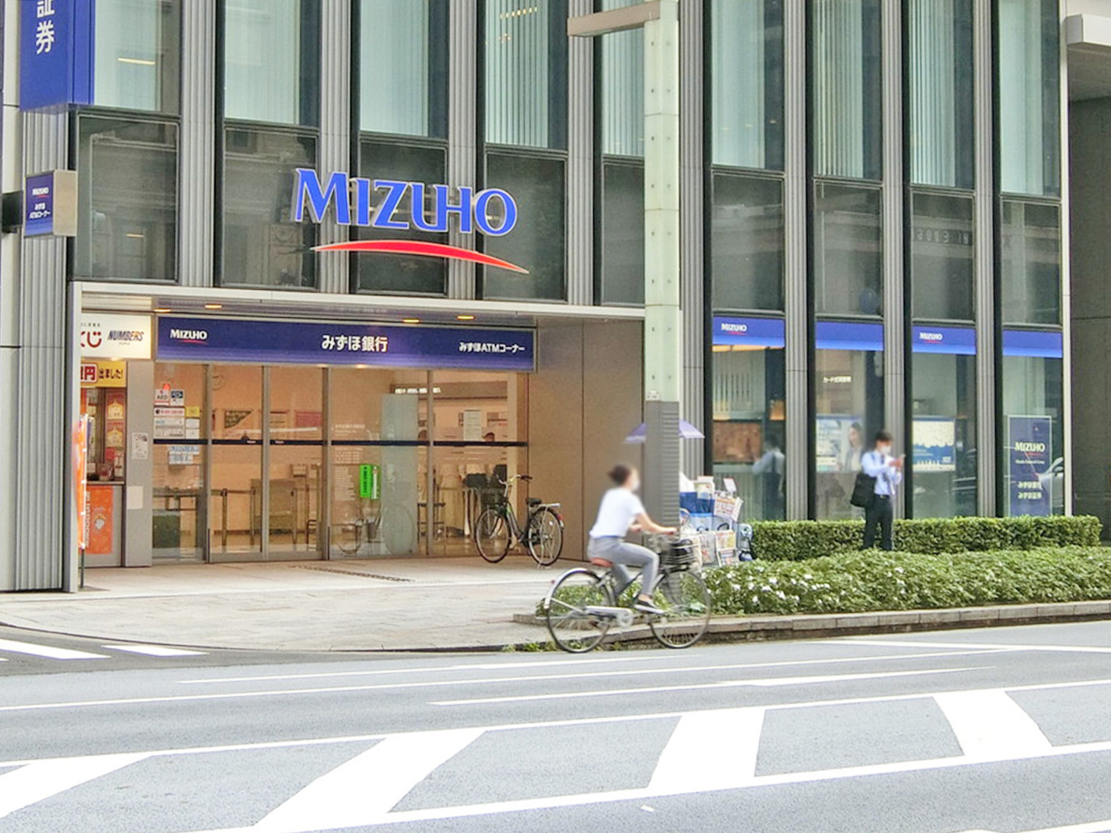 徒歩3分のみずほ銀行 京橋支店