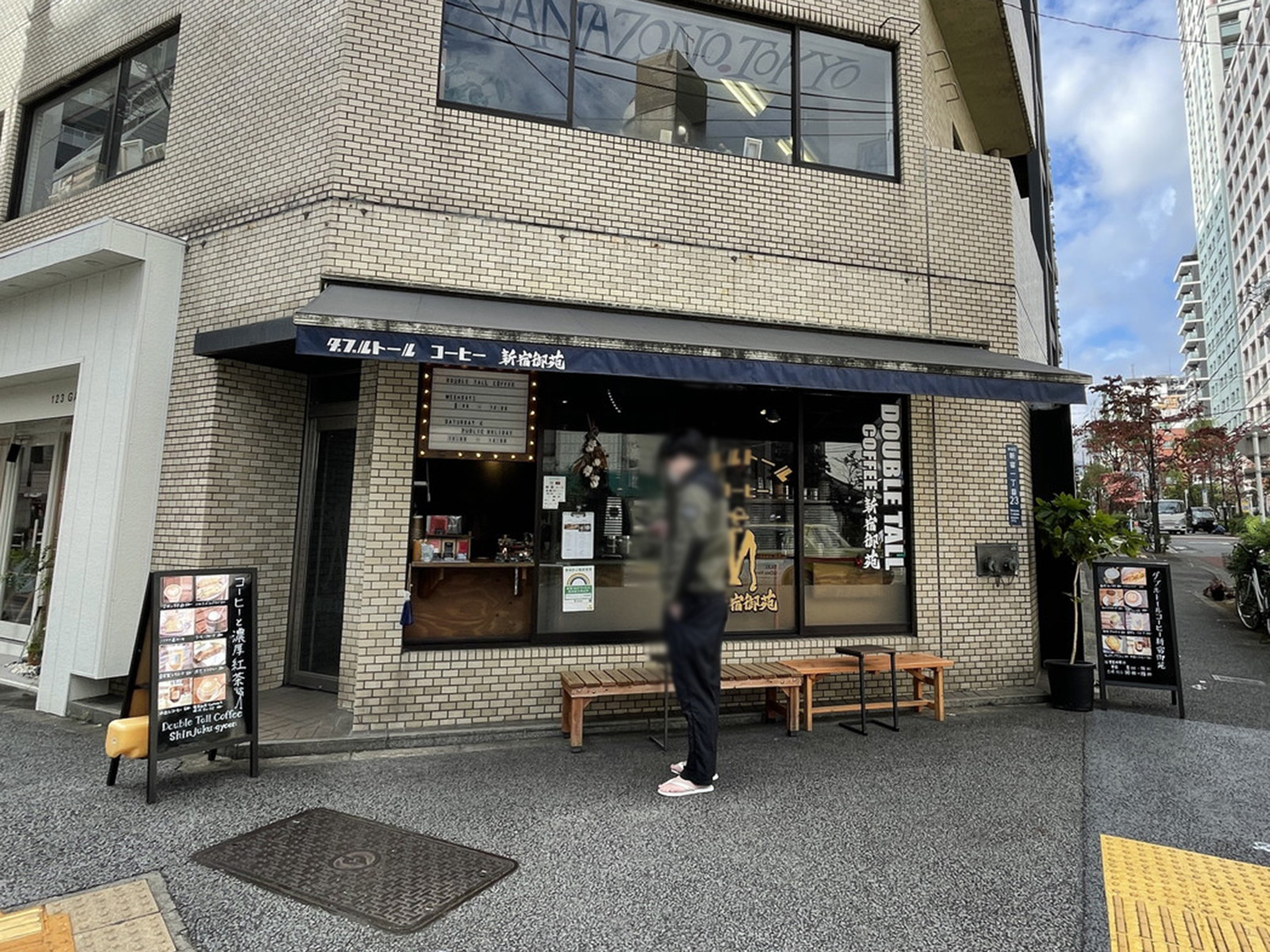 徒歩圏内には飲食店があり