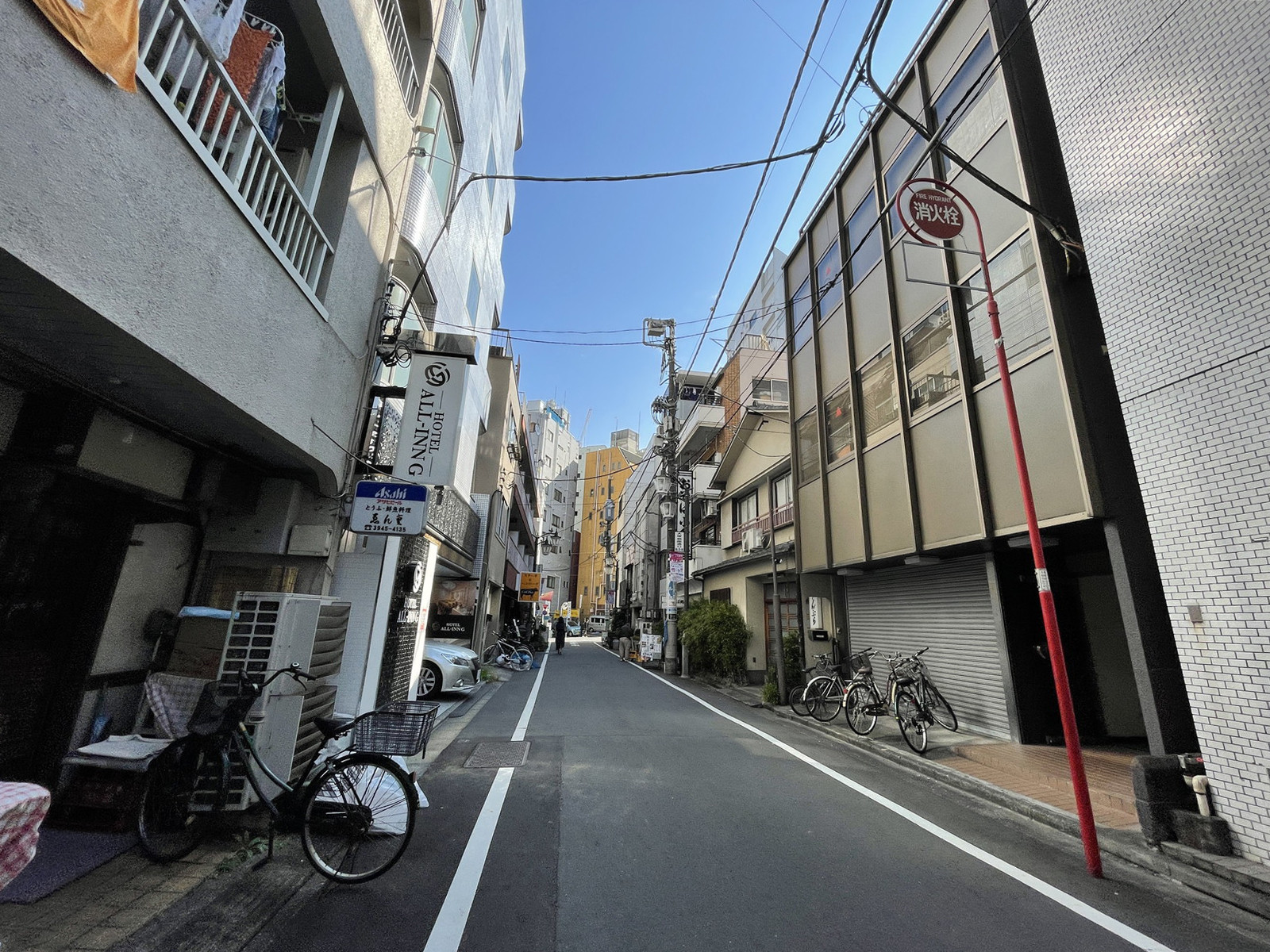 沢田ビル前面の通り