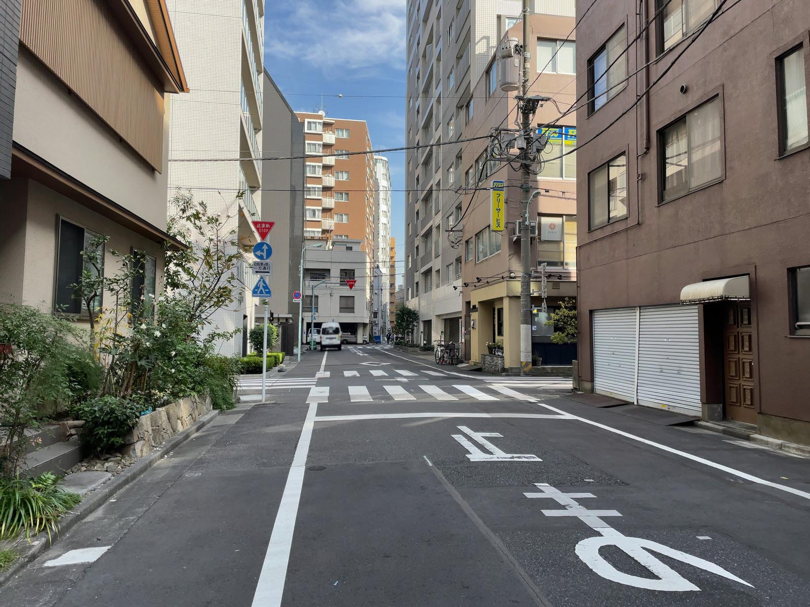 松ビル前面の通り