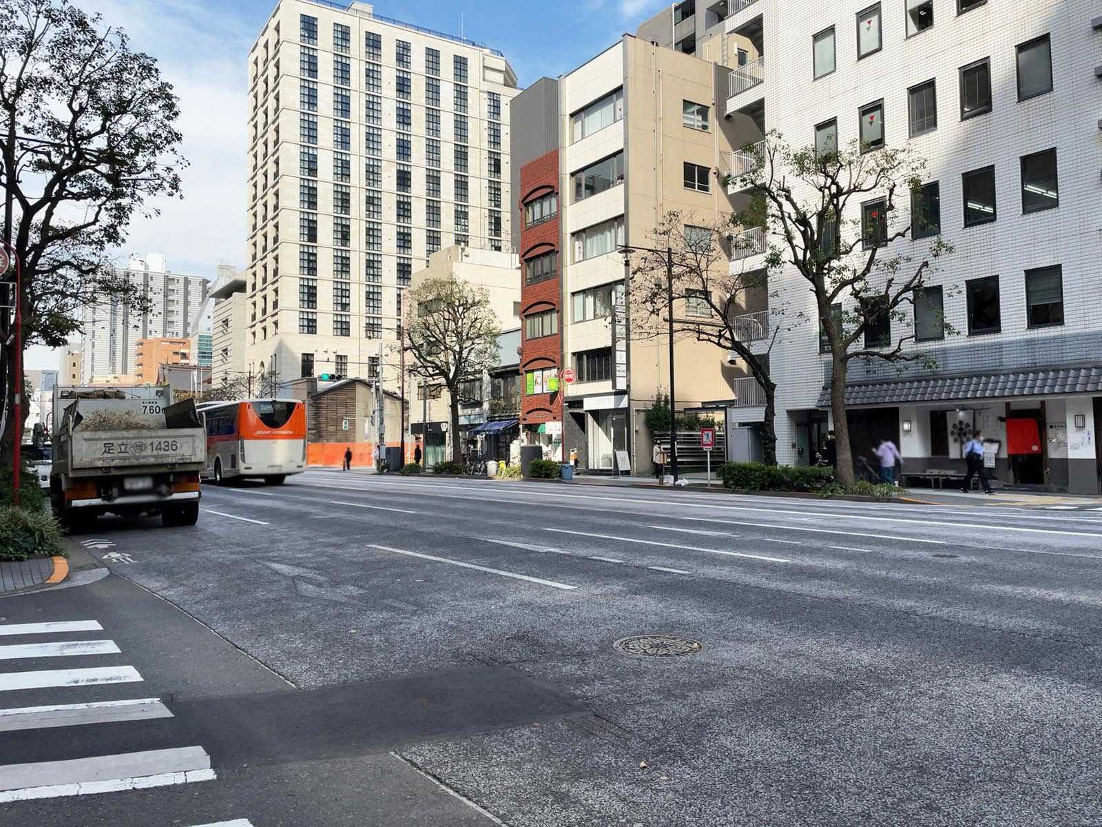 エムプレイス日本橋前面の水天宮通り