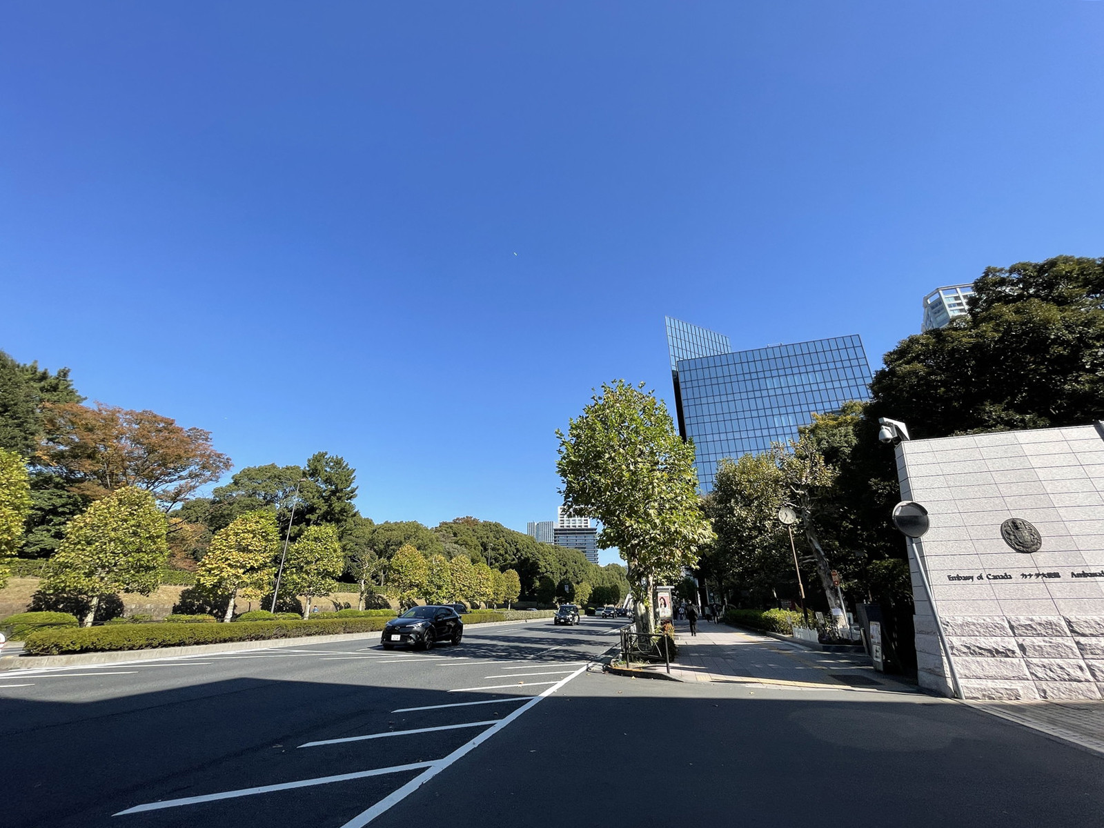 アトム青山タワー前面の通り