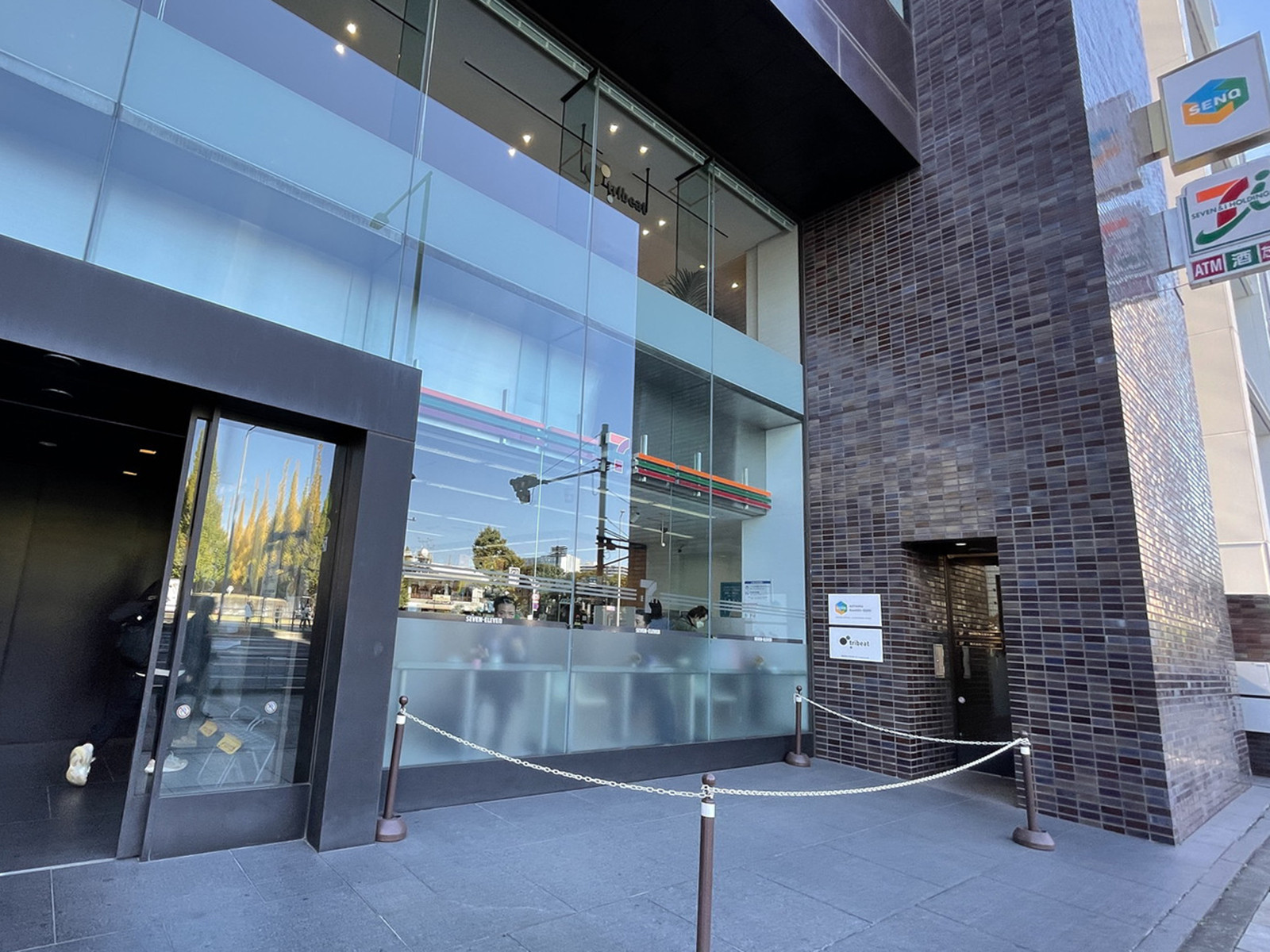 徒歩3分のセブンイレブン港区南青山2丁目店