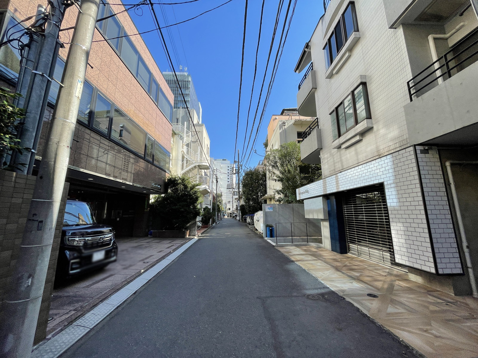 A青山ビル前面の通り