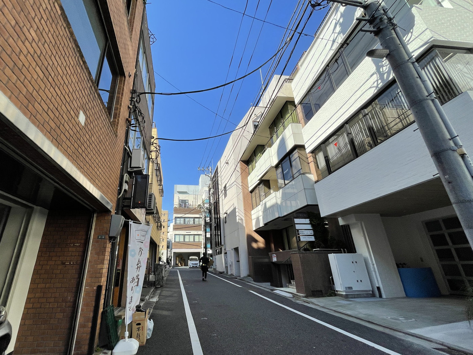 恩田ビル前面の通り