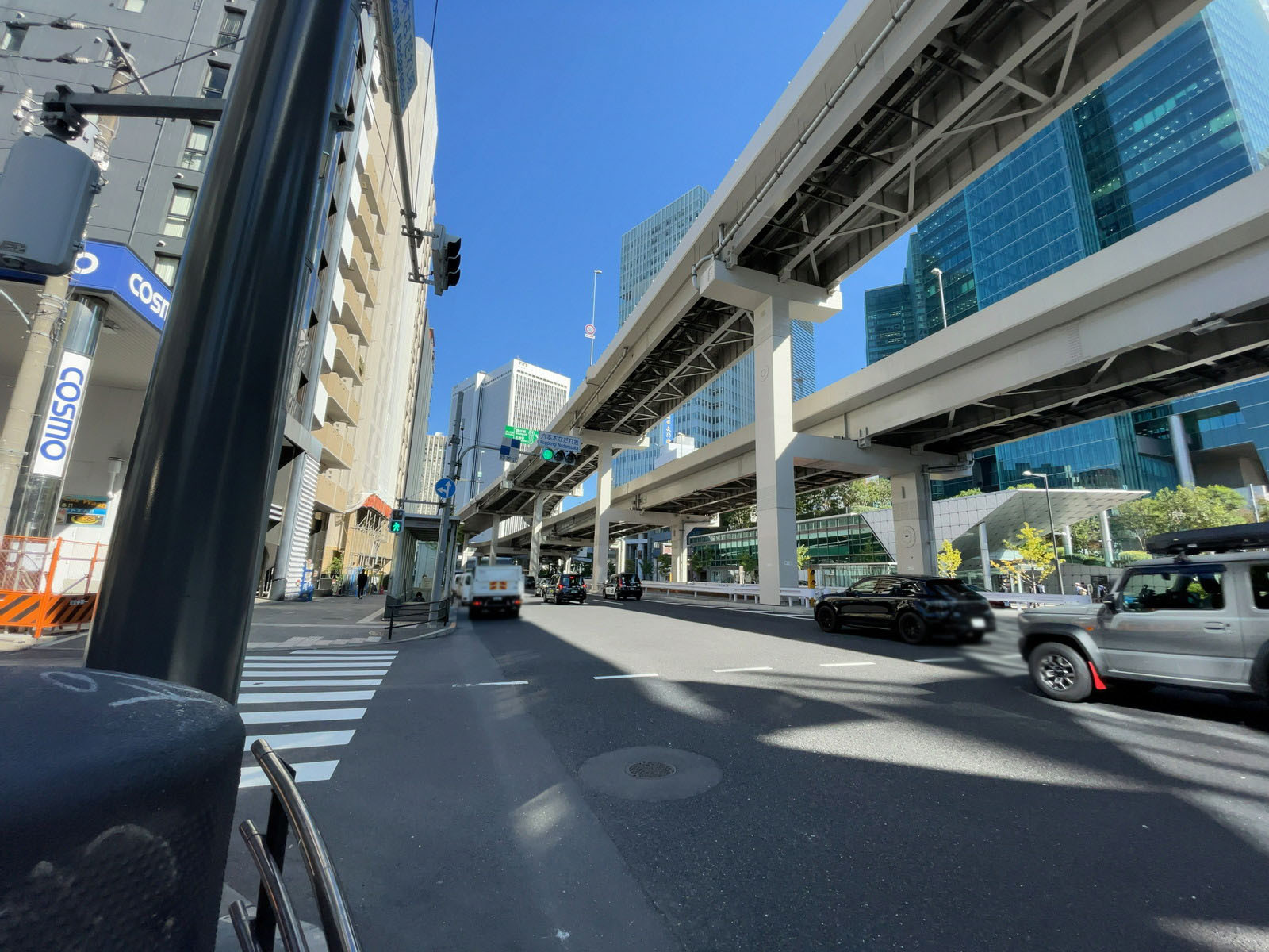 TRUST VALUE 六本木一丁目前面の六本木通り