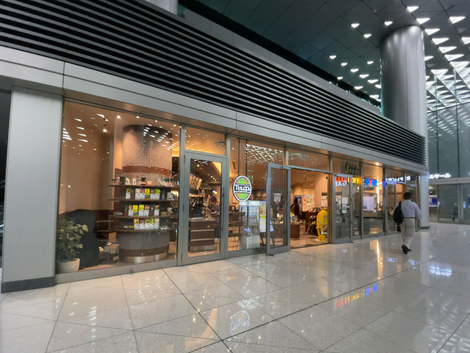 徒歩4分のタリーズコーヒー 六本木三丁目 ナナナリア店