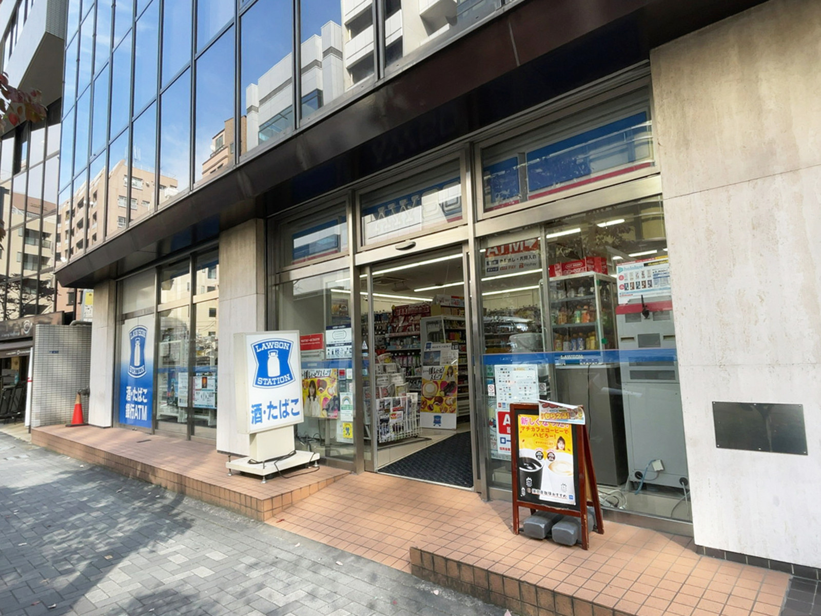 徒歩2分のローソン 箱崎湊橋店