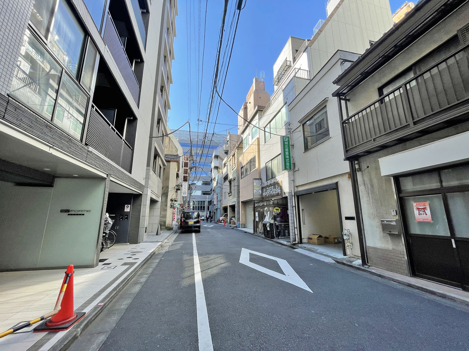 西川ビル前面の通り
