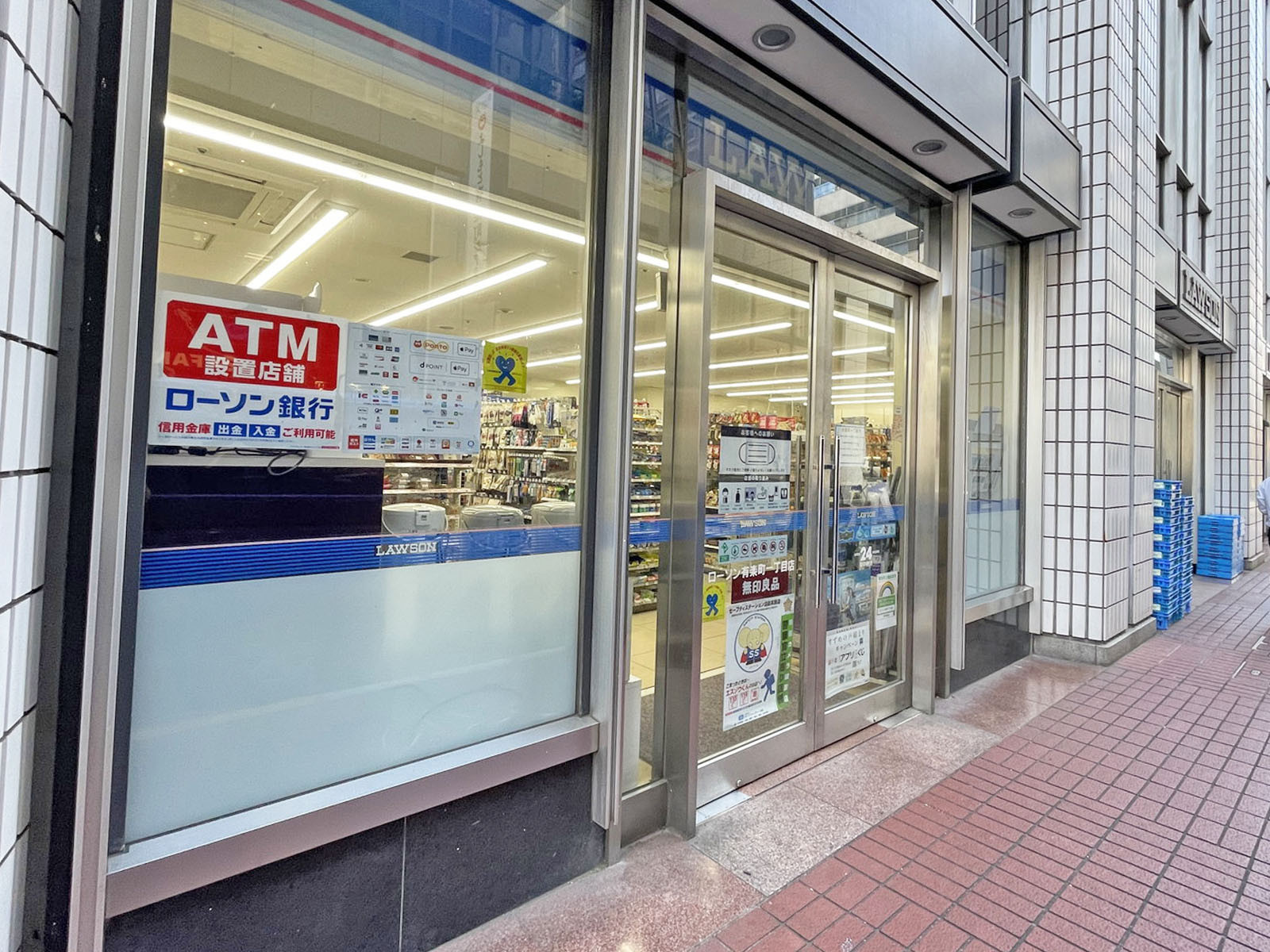 徒歩1分のローソン有楽町1丁目店