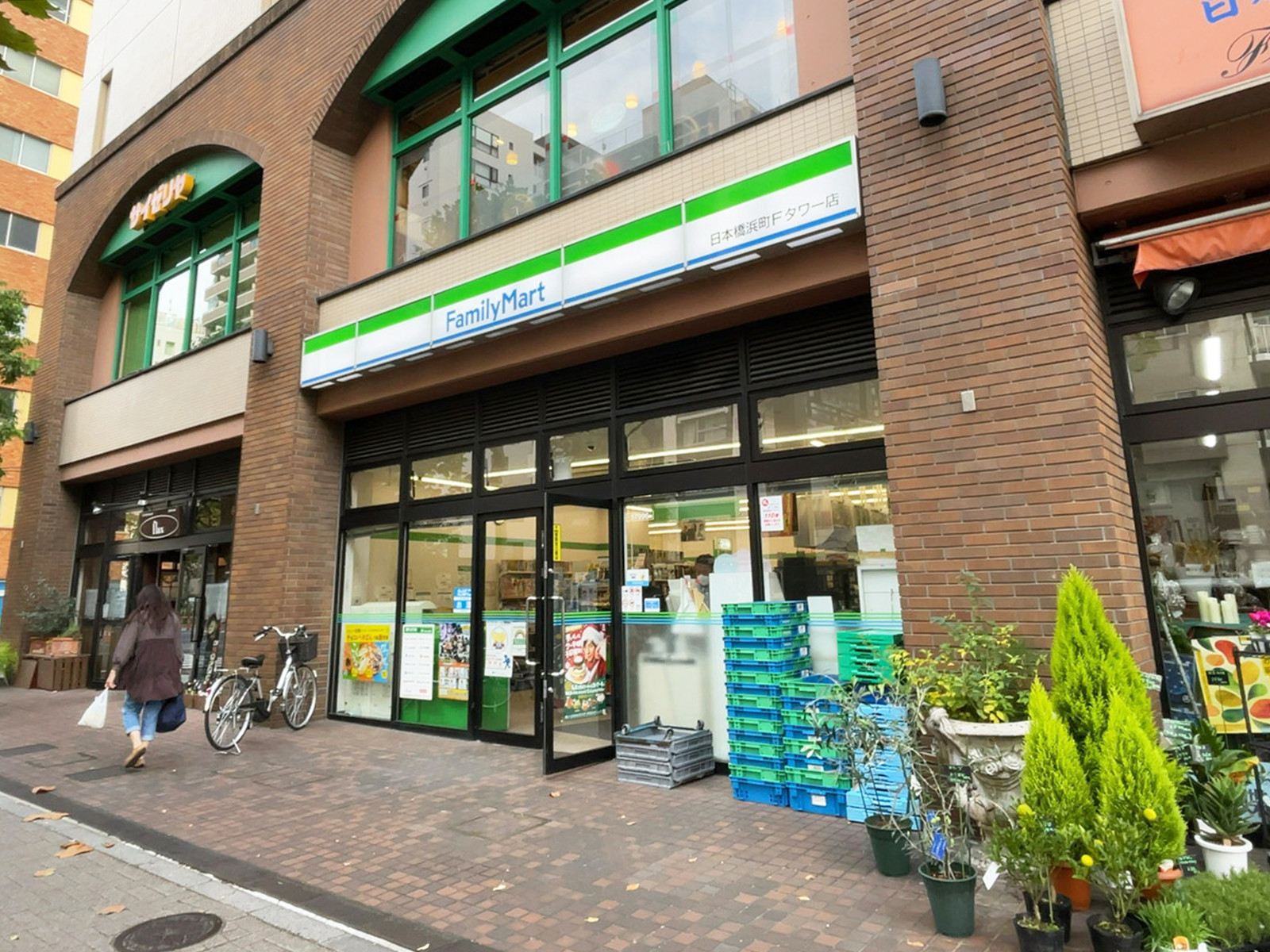 徒歩2分のファミリーマート 日本橋浜町Ｆタワー店