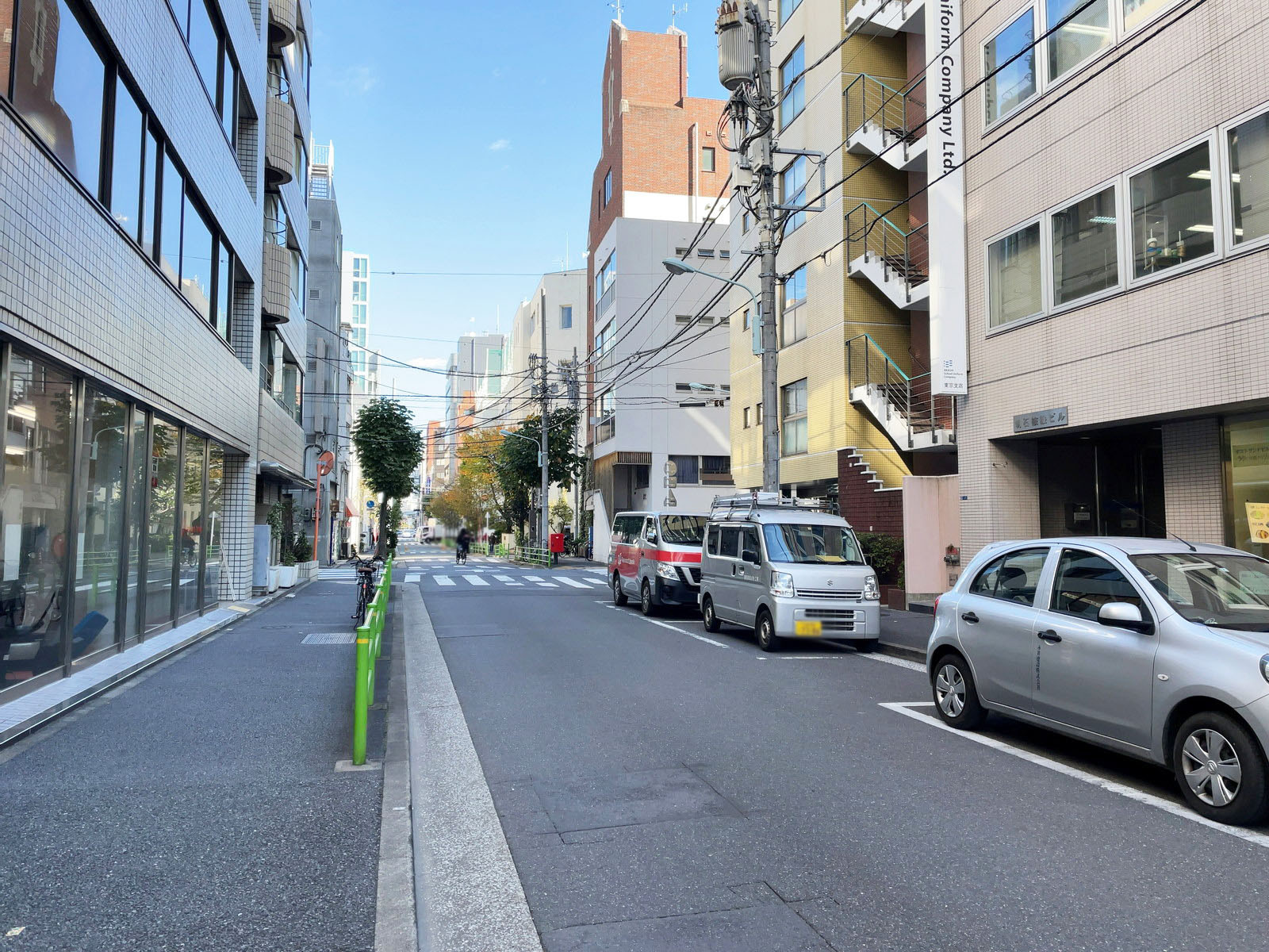 ゲンベエビル前面の通り