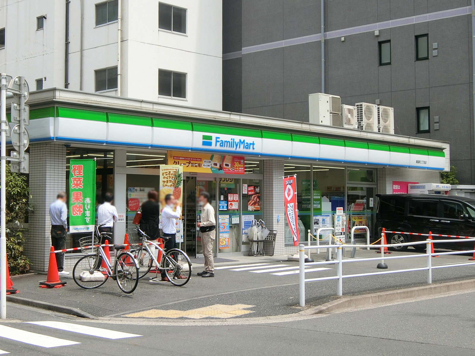 徒歩2分のファミリーマート 堀留町二丁目店