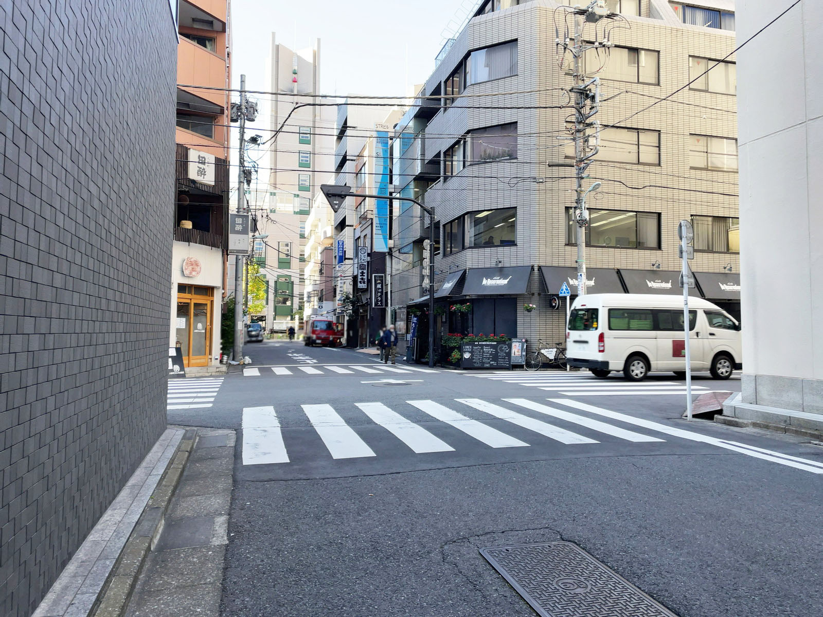 JPR人形町ビル前面の通り
